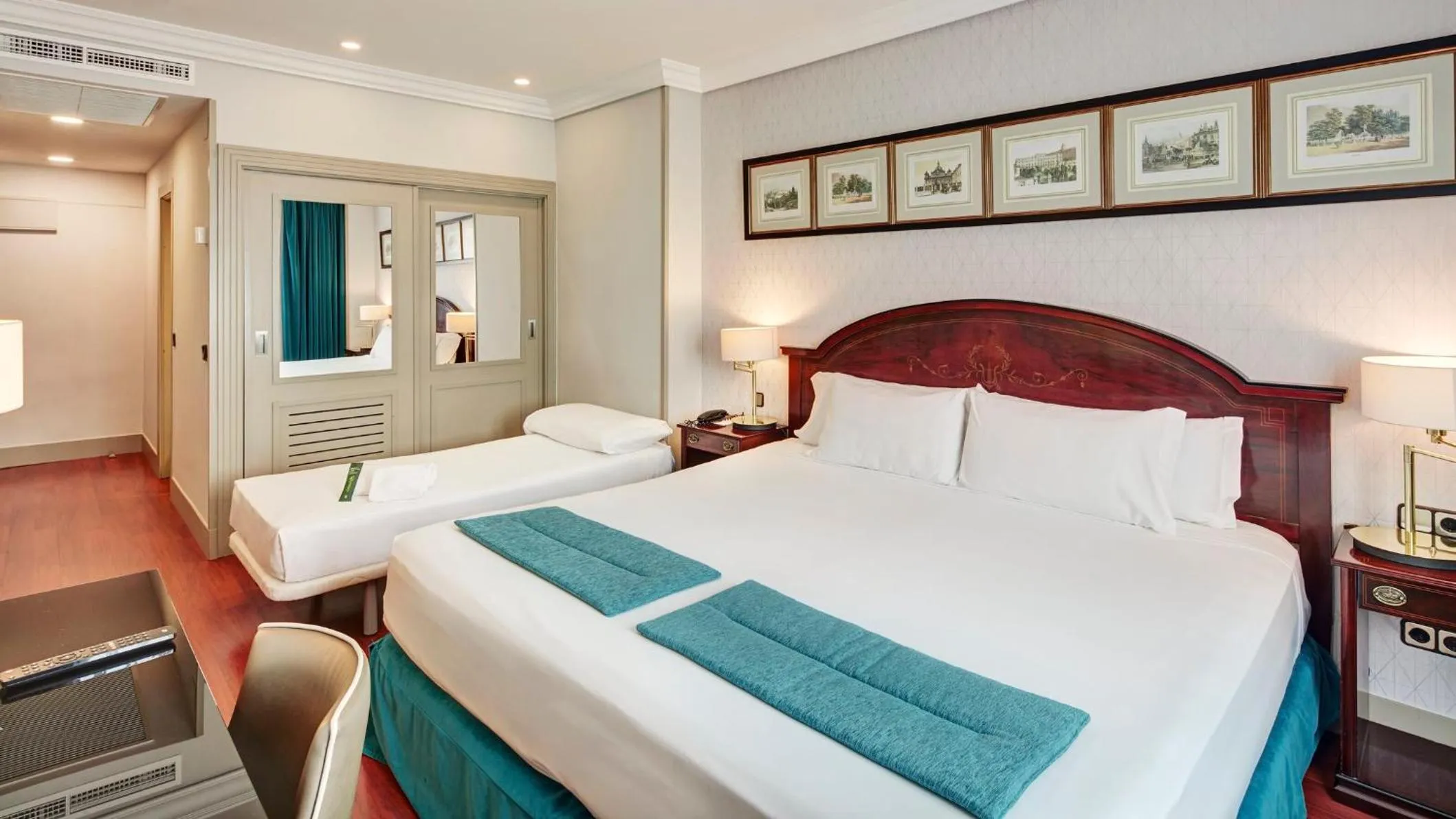 Photo of the whole room, Bed in Sercotel Gran Hotel Conde Duque