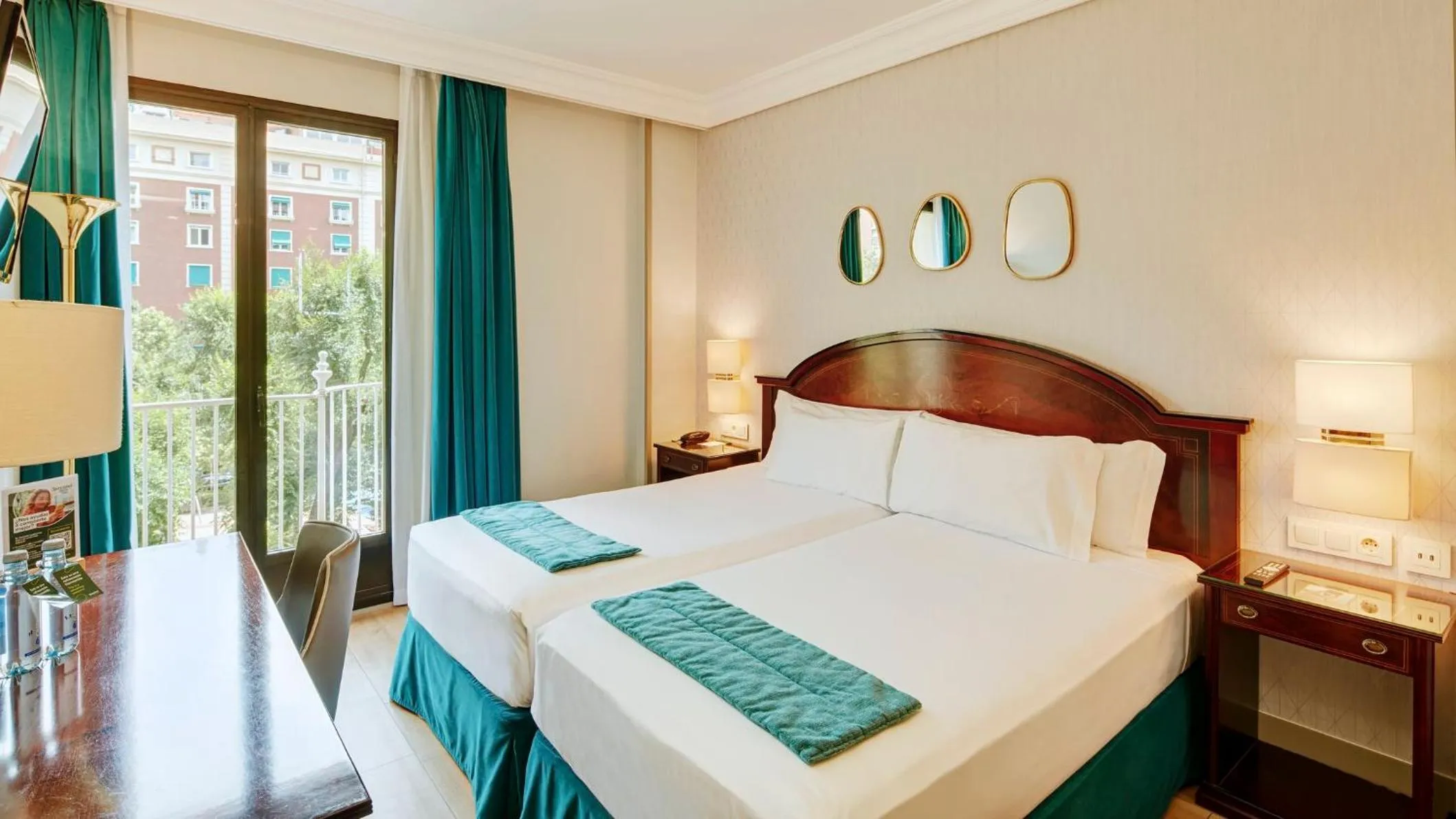 Photo of the whole room, Bed in Sercotel Gran Hotel Conde Duque