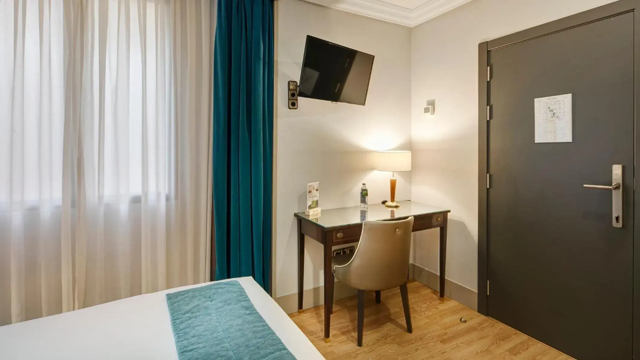 Photo of the whole room, Bed in Sercotel Gran Hotel Conde Duque Photo of the whole room, Bed in Sercotel Gran Hotel Conde Duque