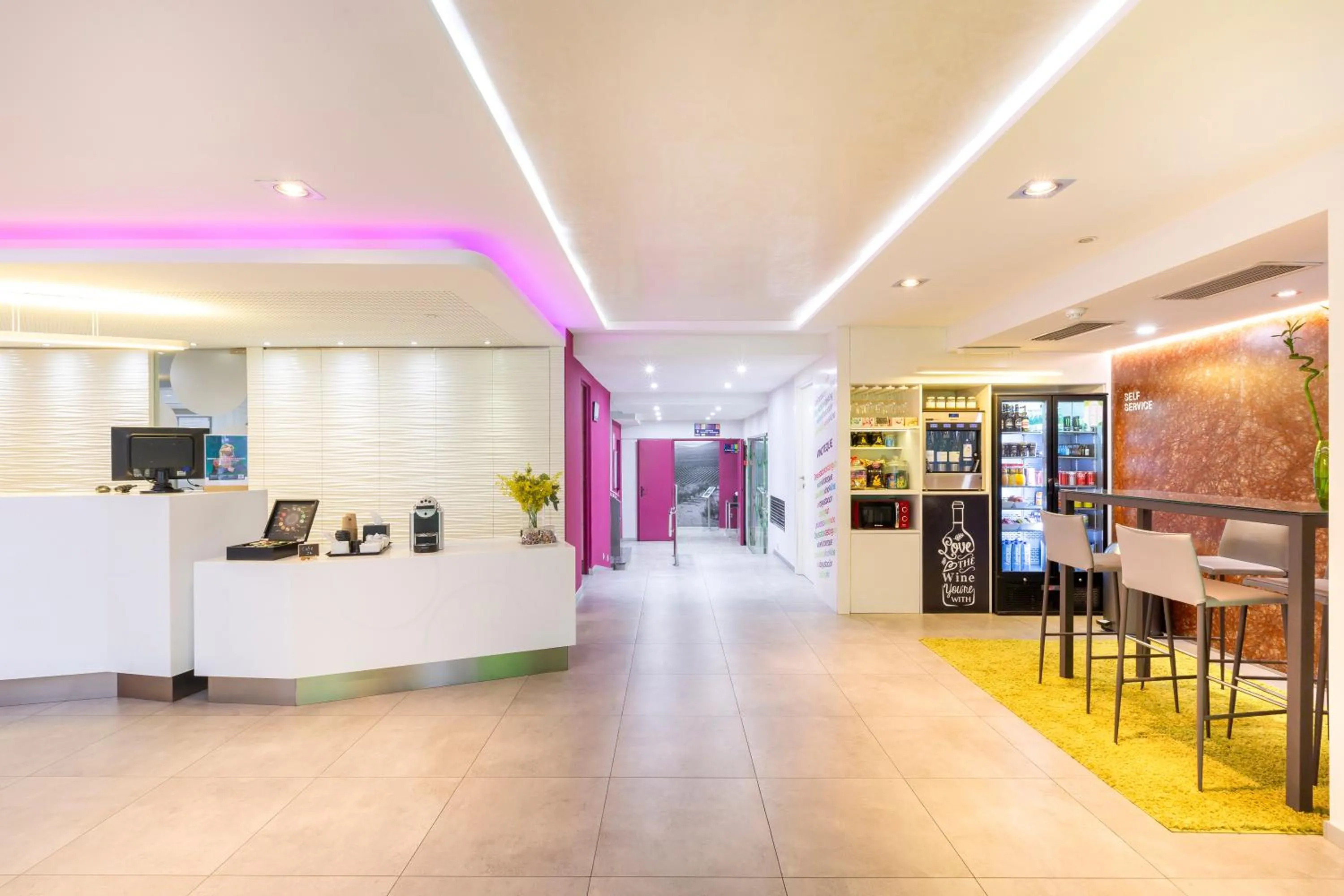 Lobby or reception in Ibis Styles Madrid Prado
