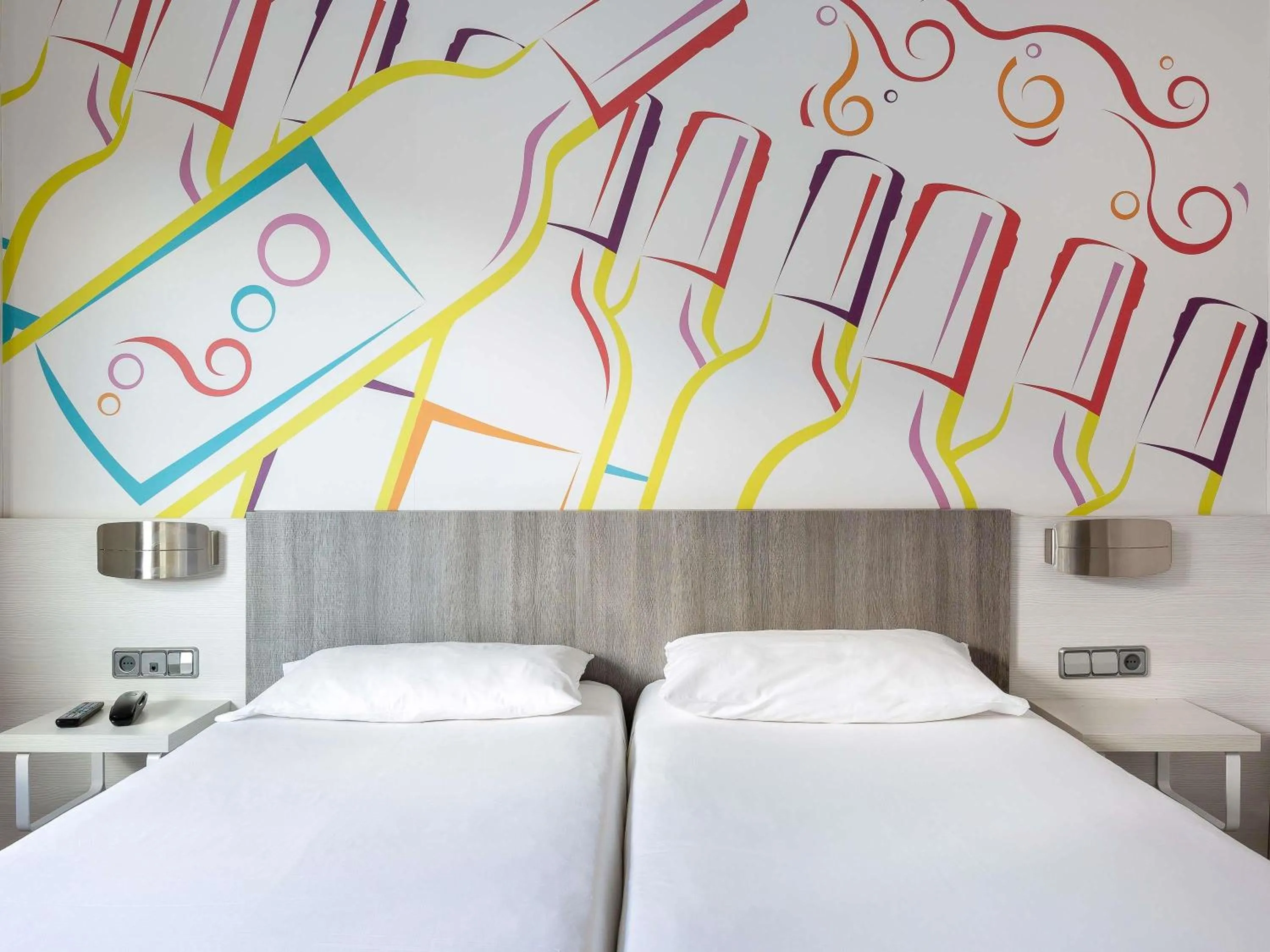 Bedroom, Bed in Ibis Styles Madrid Prado
