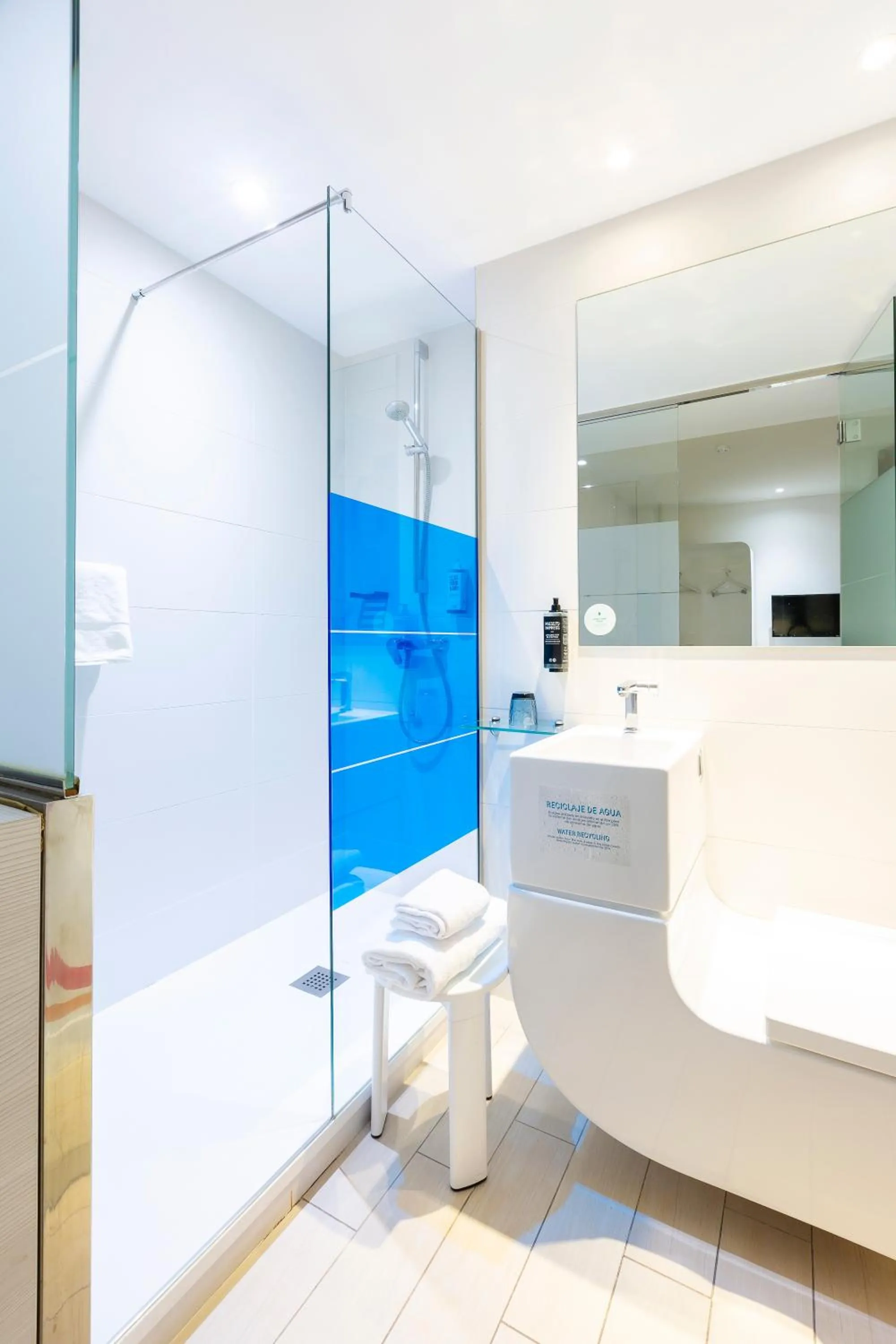 Bathroom in Ibis Styles Madrid Prado