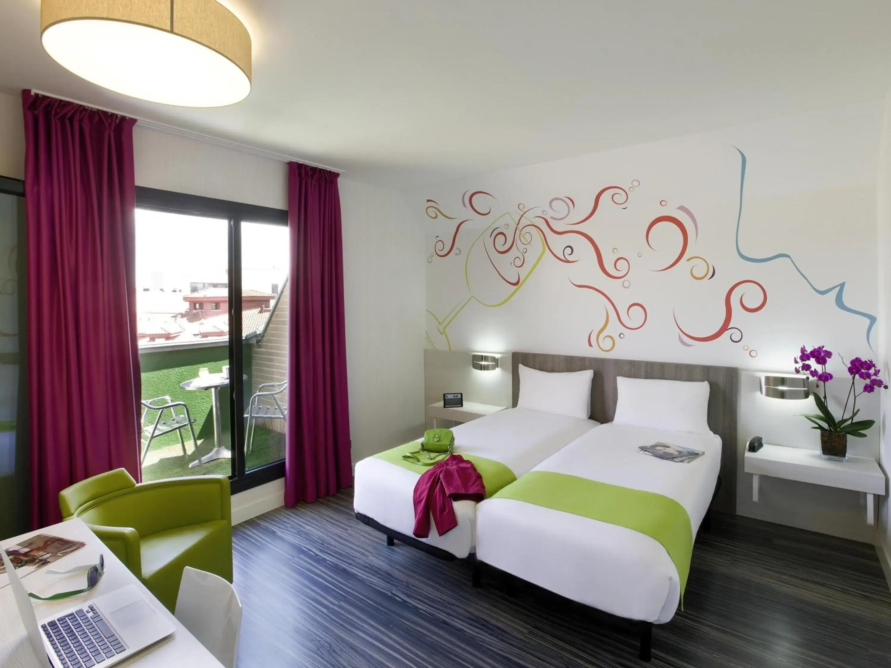 Property building, Bed in Ibis Styles Madrid Prado Property building, Bed in Ibis Styles Madrid Prado