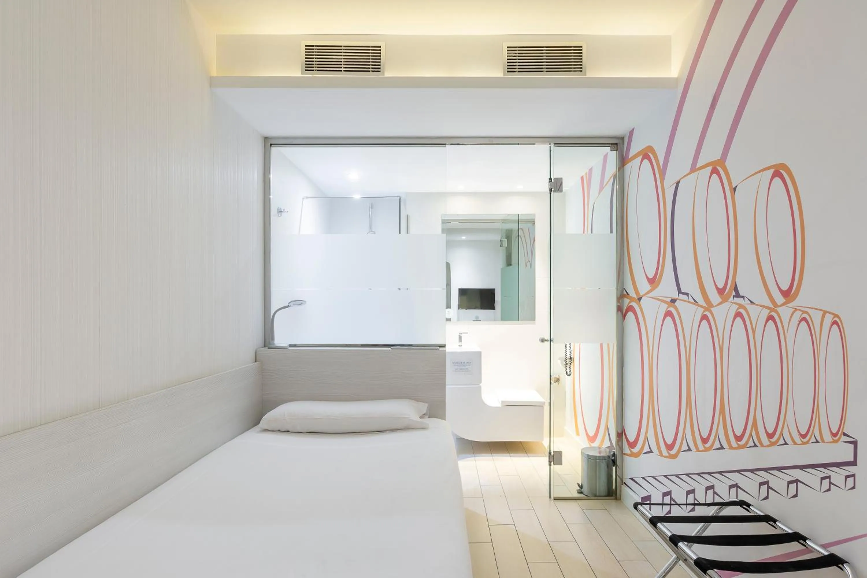 Bedroom, Bed in Ibis Styles Madrid Prado