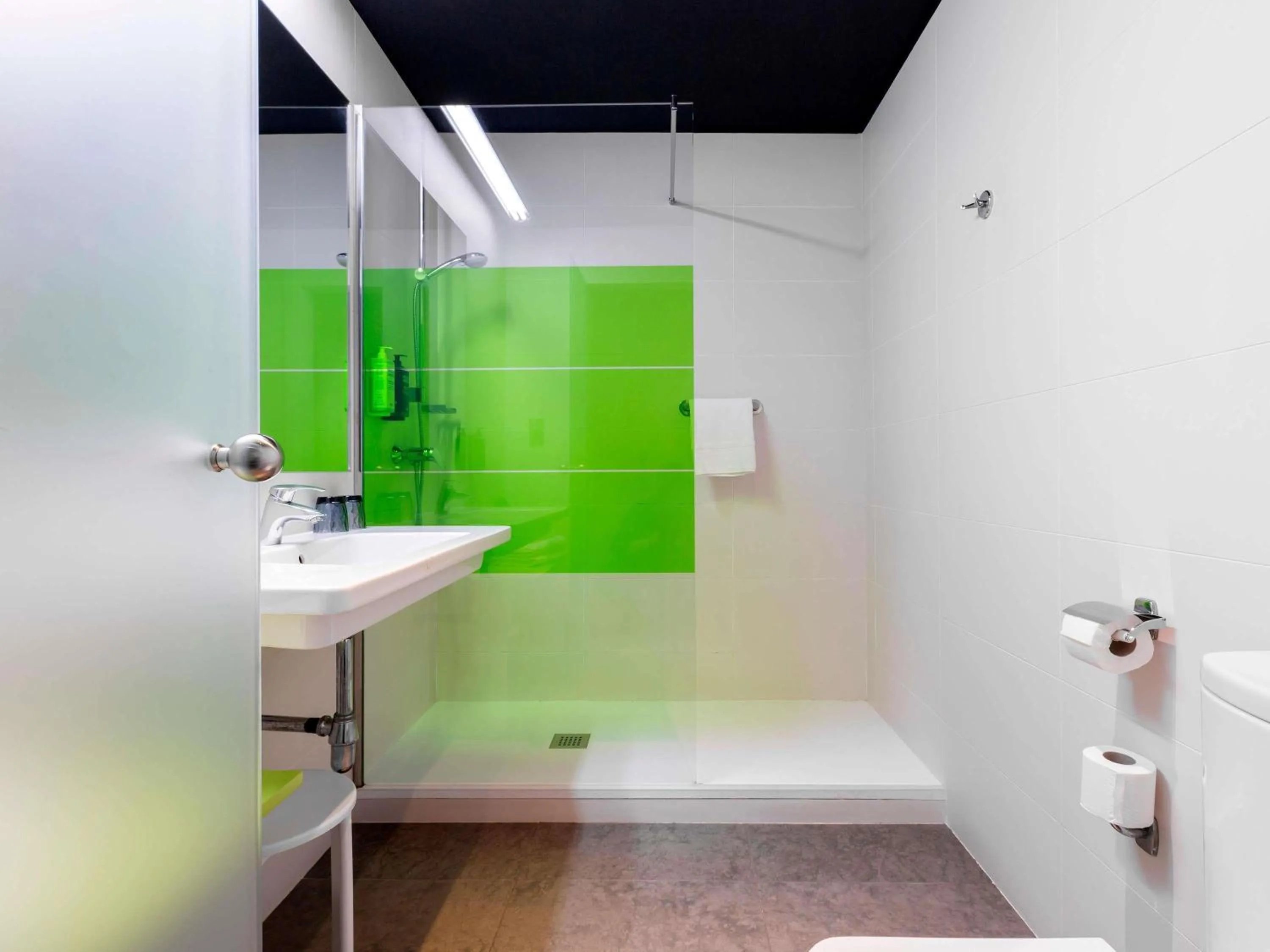 Bedroom in Ibis Styles Madrid Prado