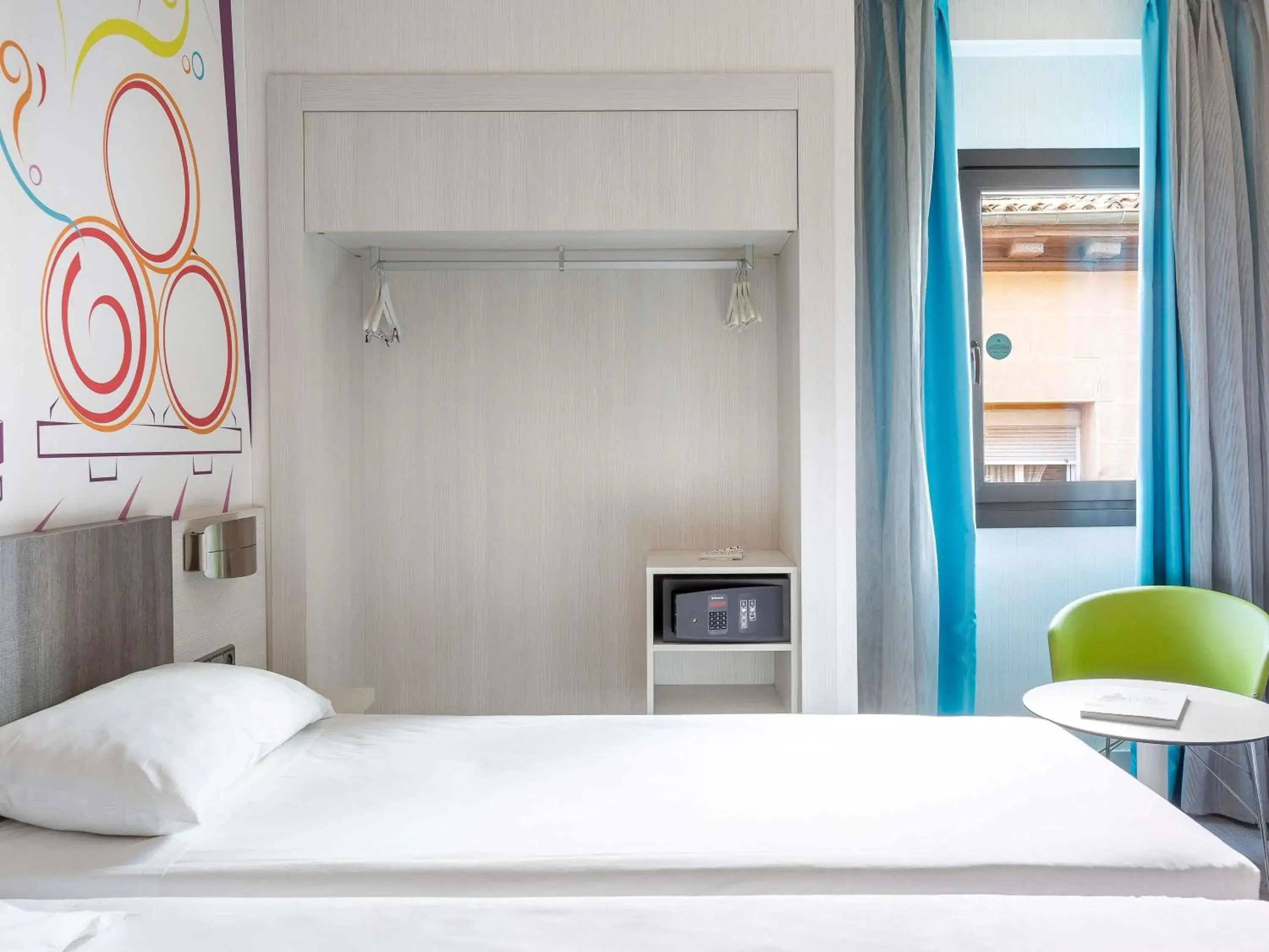 Double Room with Extra Bed in Ibis Styles Madrid Prado Double Room with Extra Bed in Ibis Styles Madrid Prado