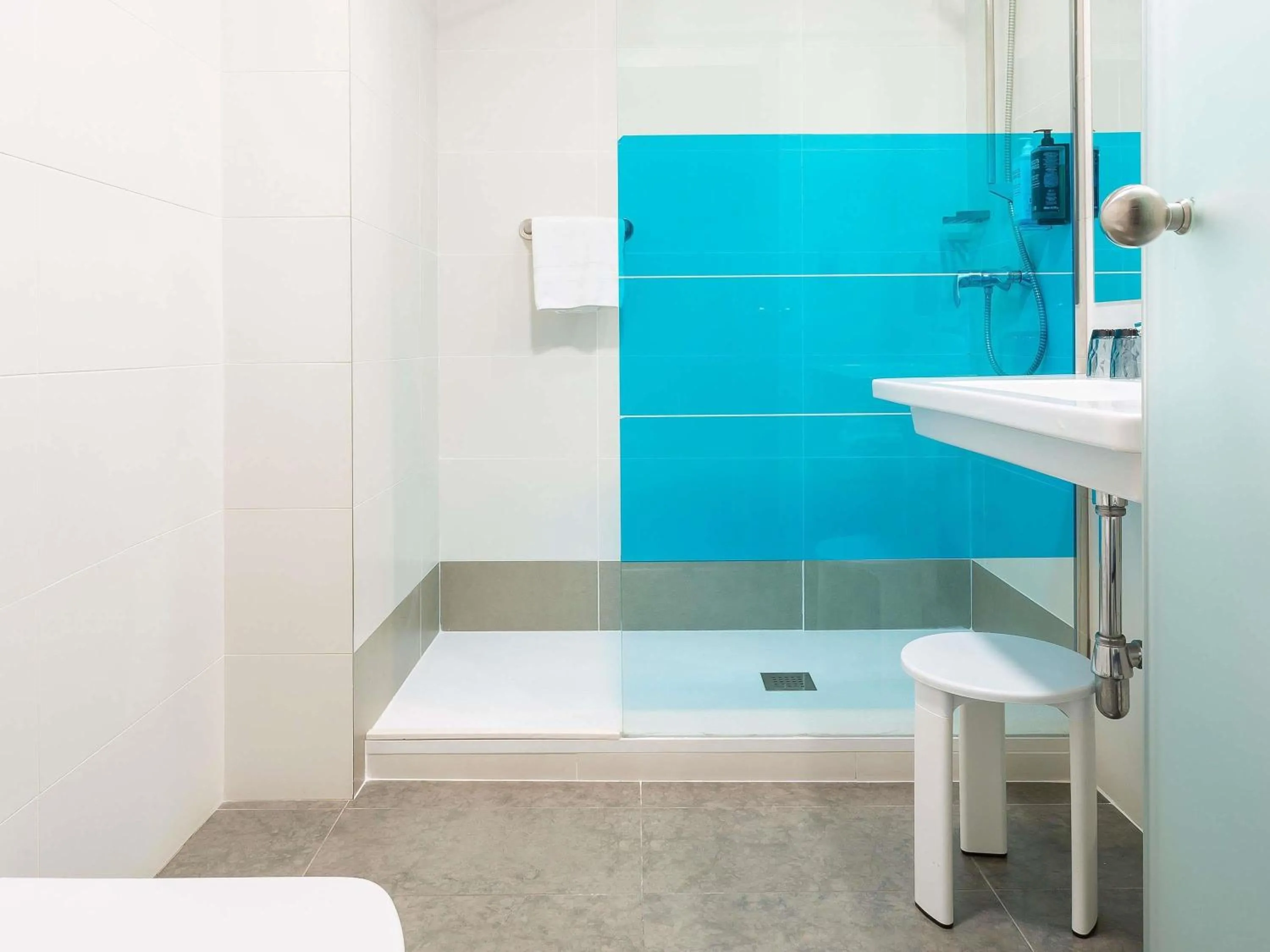 Bedroom in Ibis Styles Madrid Prado