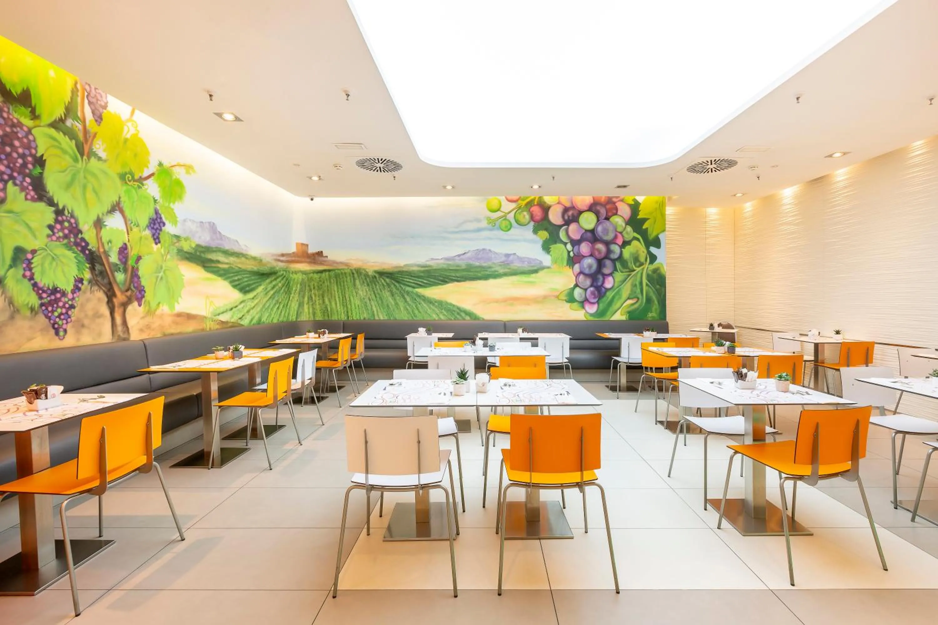 Buffet breakfast in Ibis Styles Madrid Prado