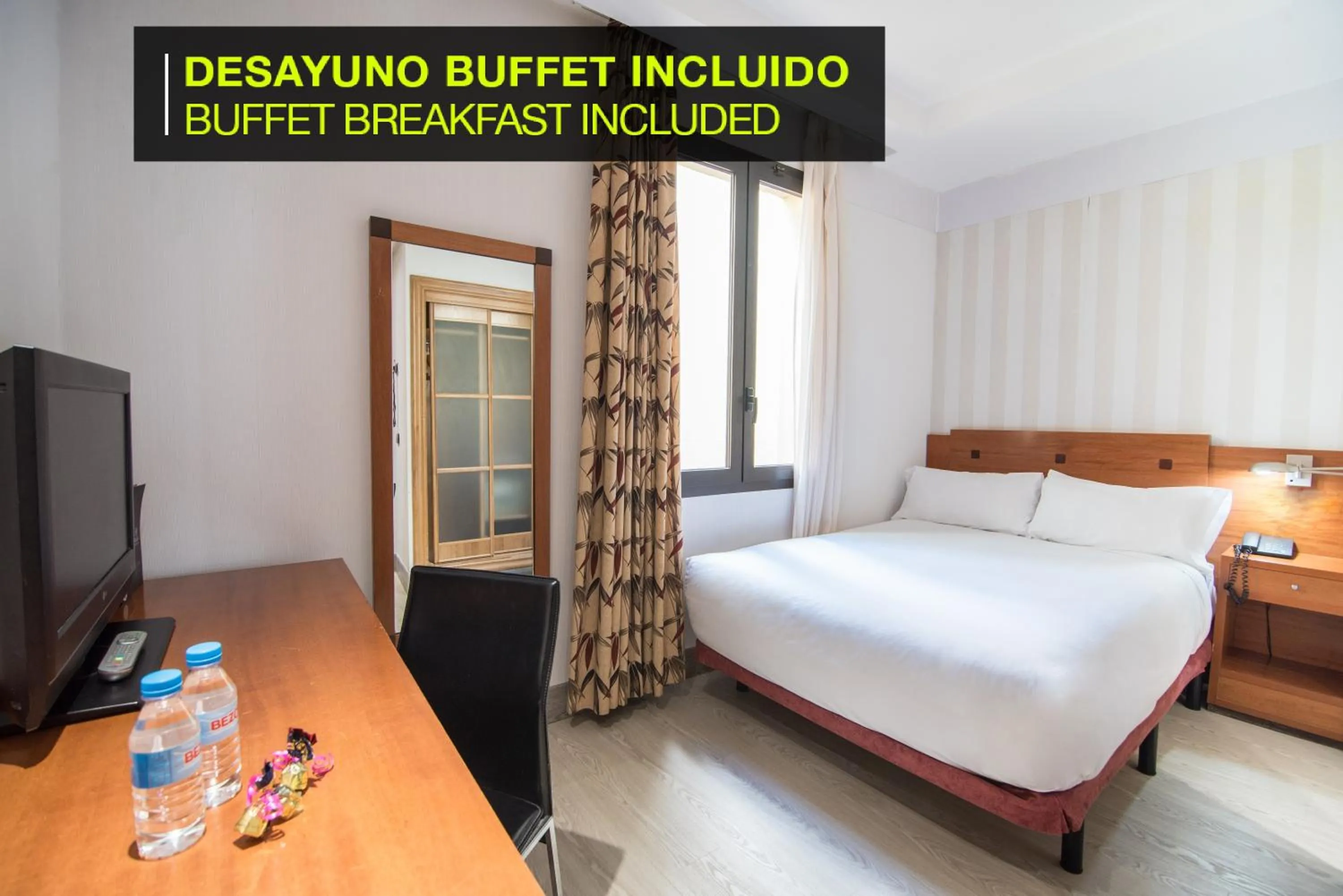 Small Double Room in Petit Palace Preciados