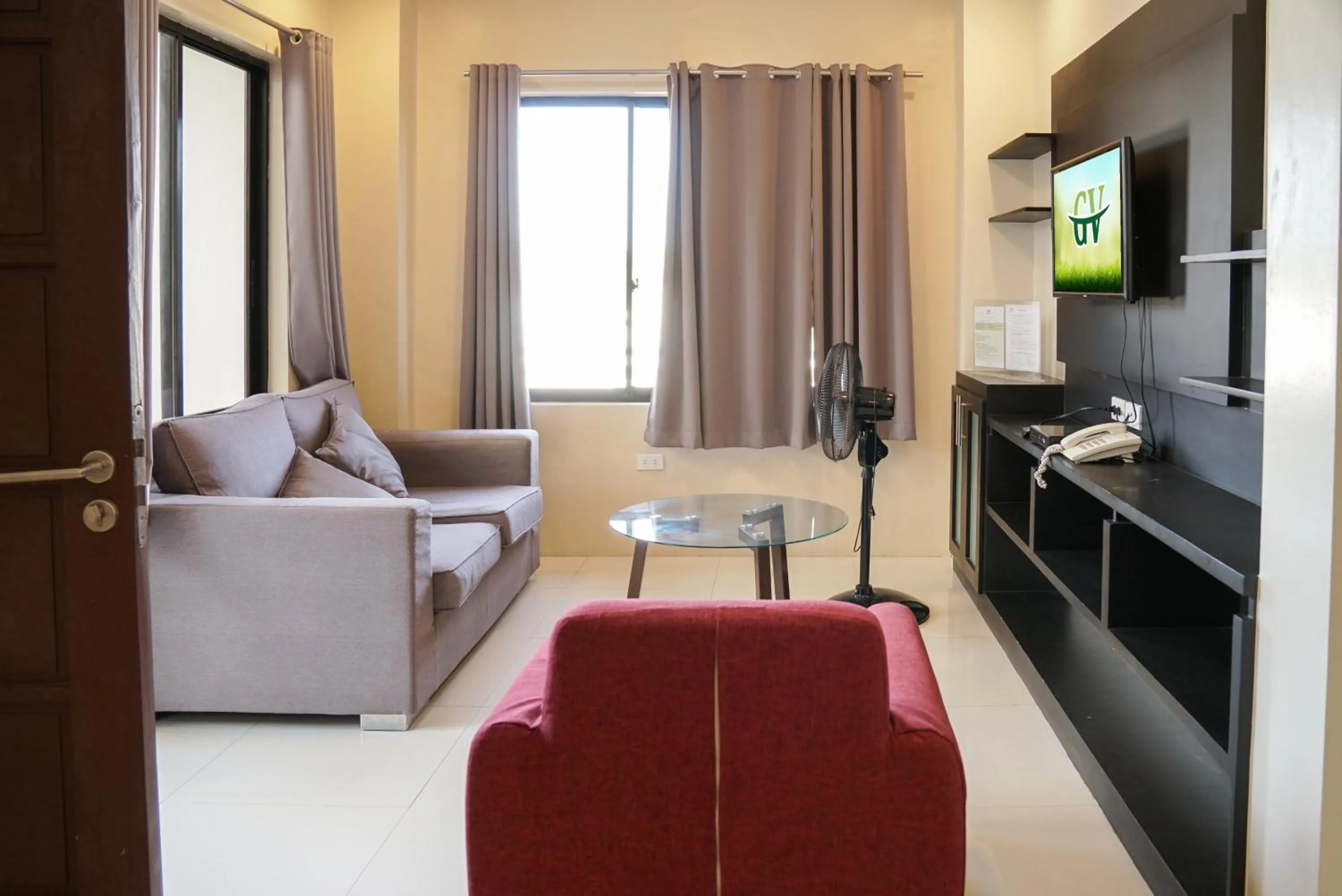 Communal lounge/ TV room in Garden Vista Hotel