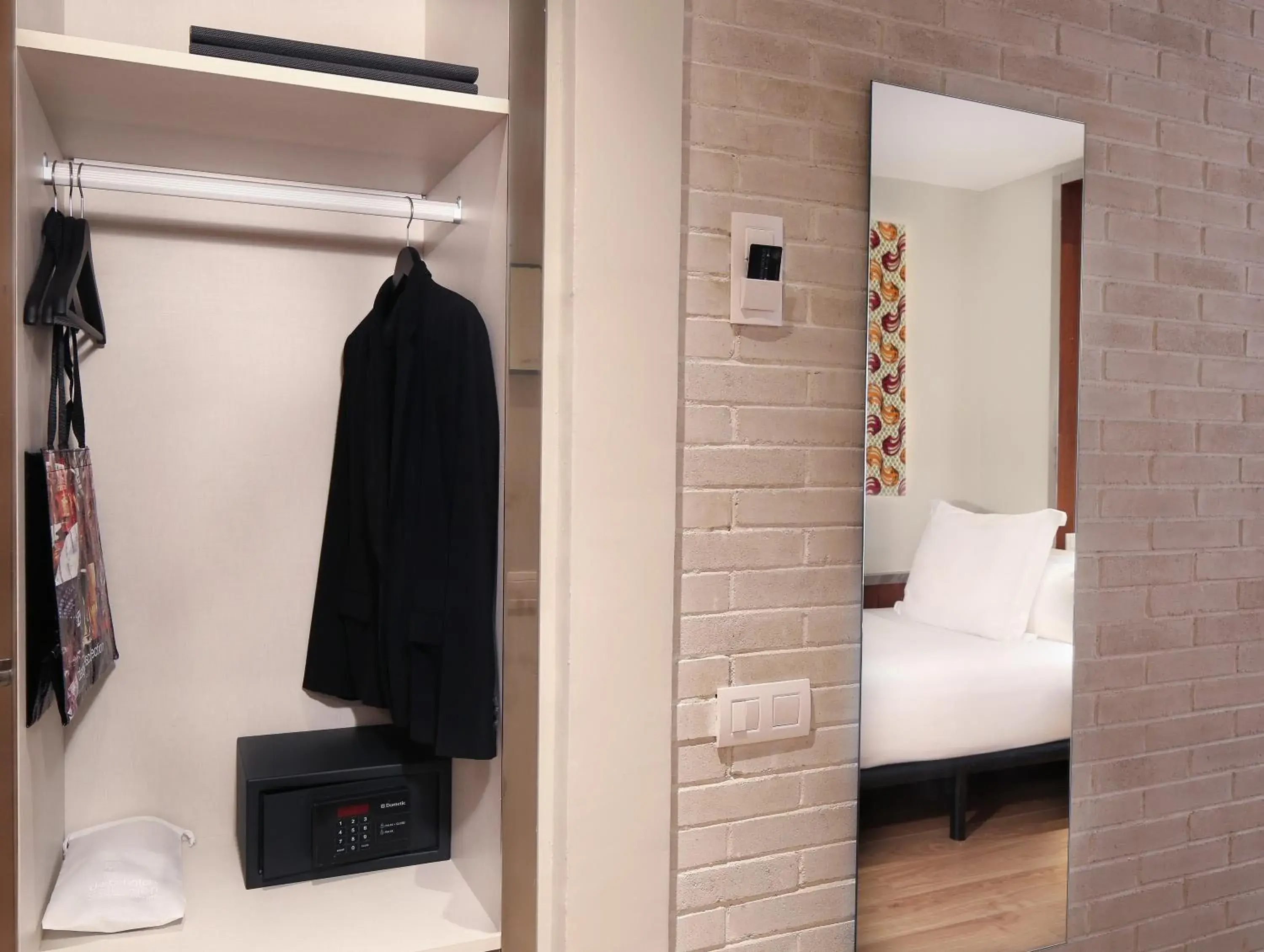 Single Room in Hotel Balmes, a member of Preferred Hotels & Resorts Single Room in Hotel Balmes, a member of Preferred Hotels & Resorts