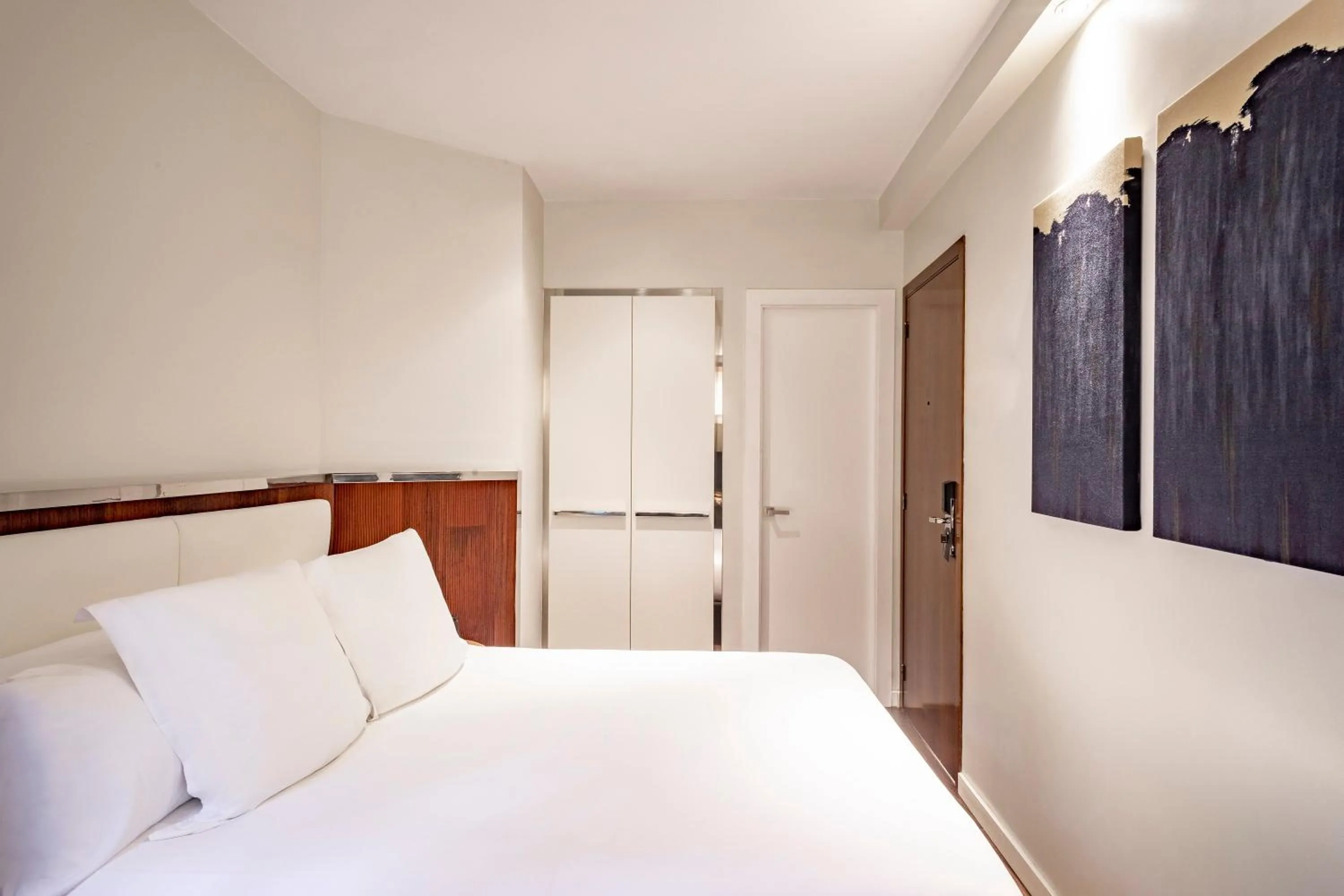 Bedroom, Bed in Hotel Balmes, a member of Preferred Hotels & Resorts