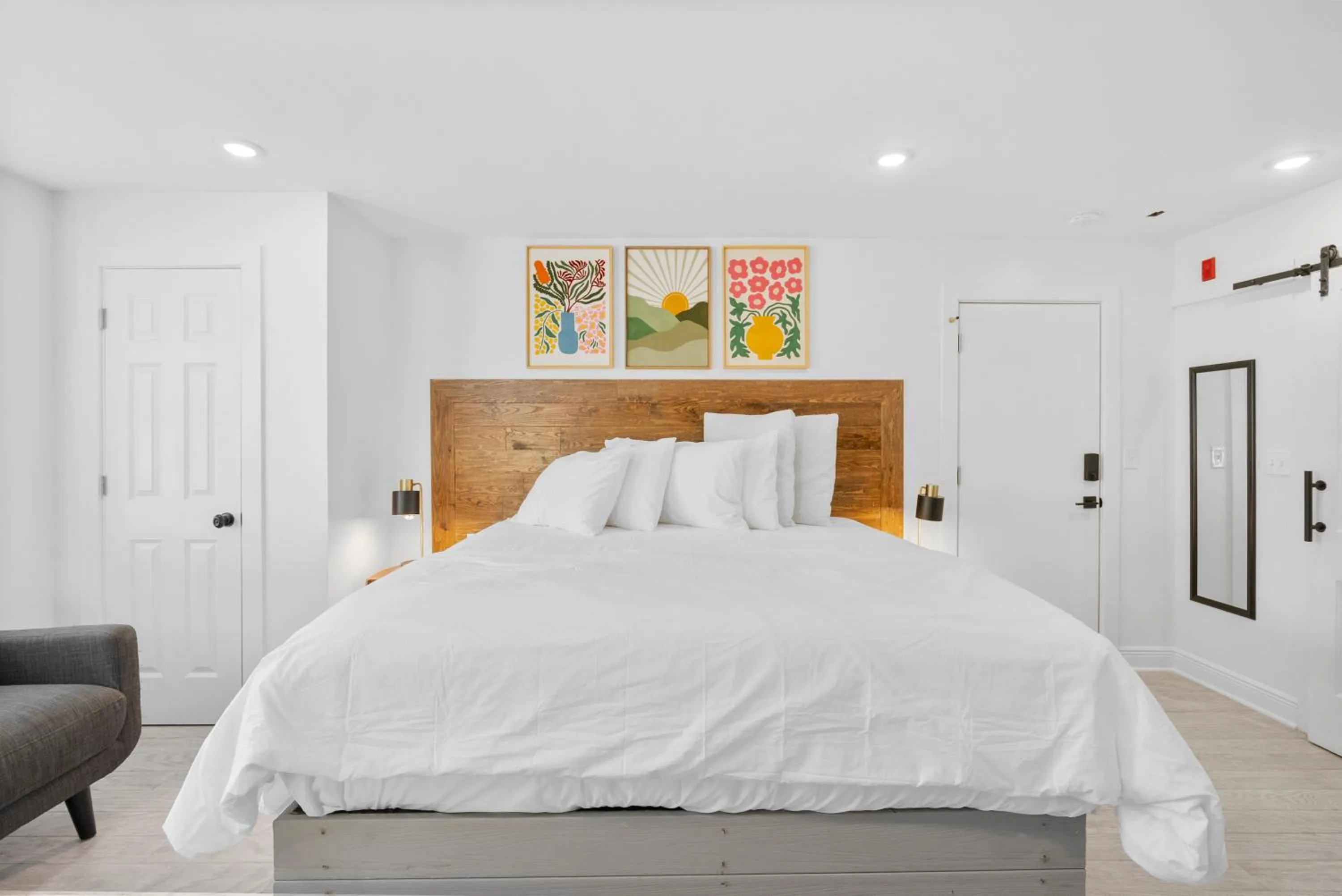 Bedroom, Bed in Urban Oasis Ed Sheeran Vibes 15 Mins Away