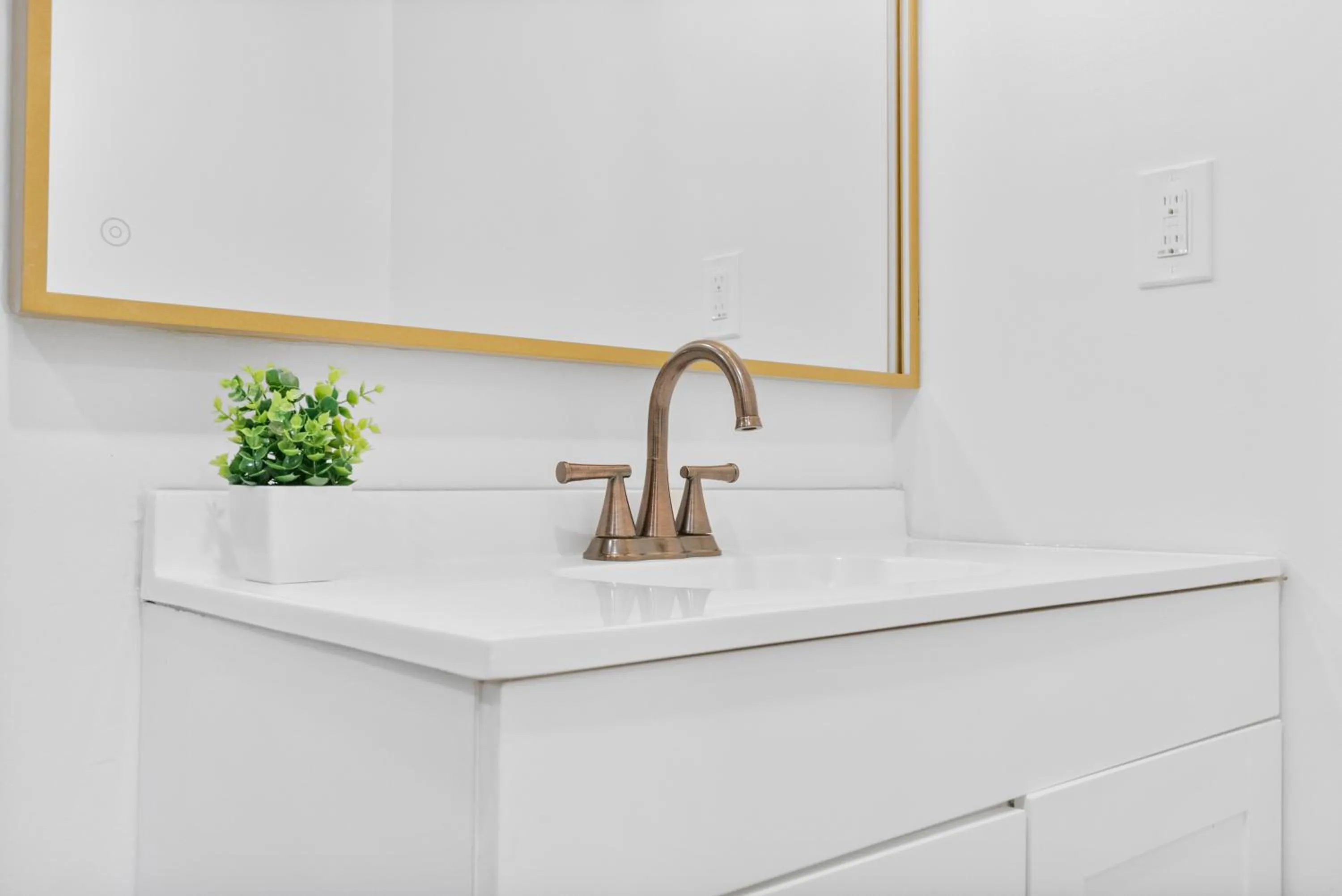 Bathroom in Urban Oasis Ed Sheeran Vibes 15 Mins Away