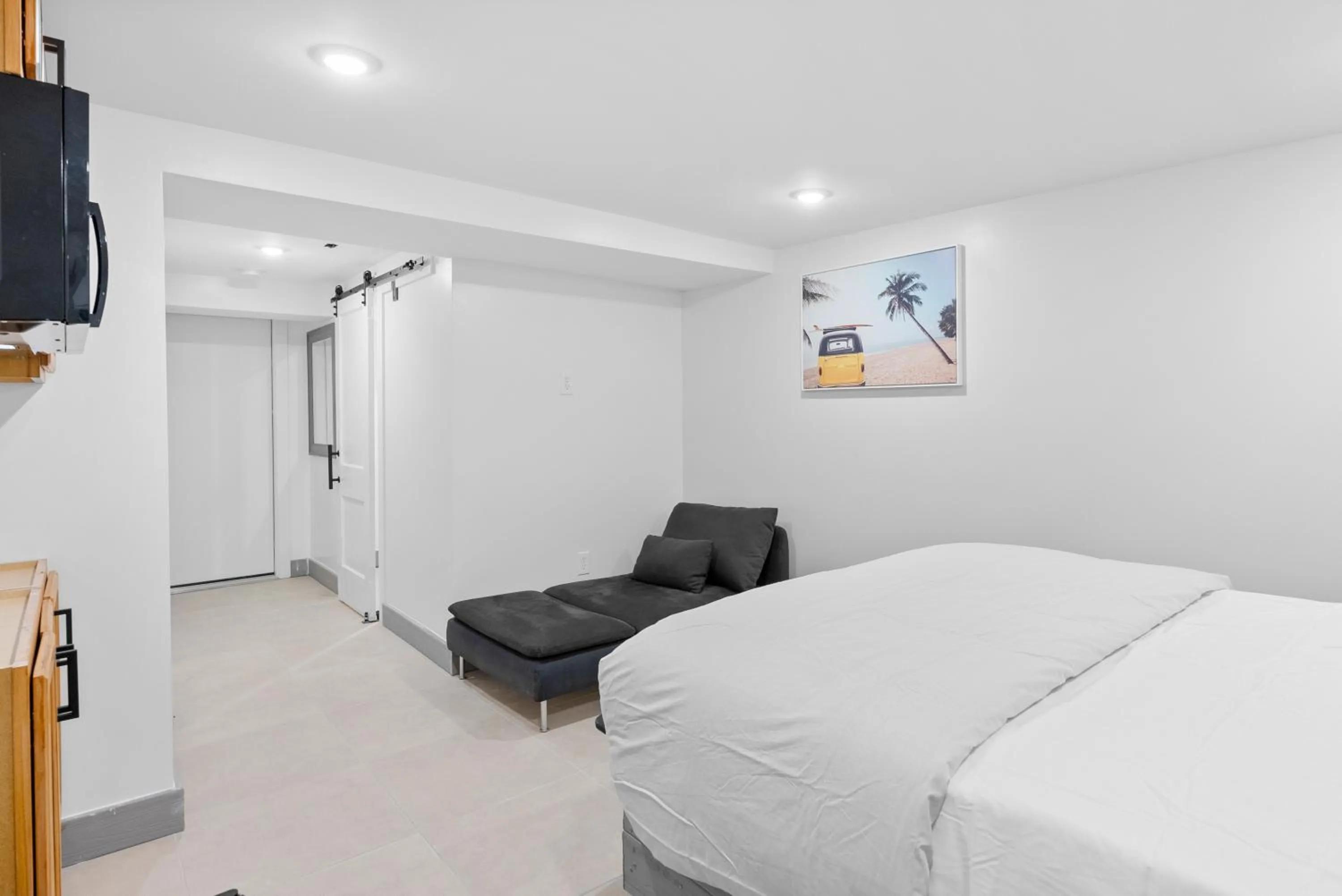 Bedroom, Bed in Urban Oasis Ed Sheeran Vibes 15 Mins Away