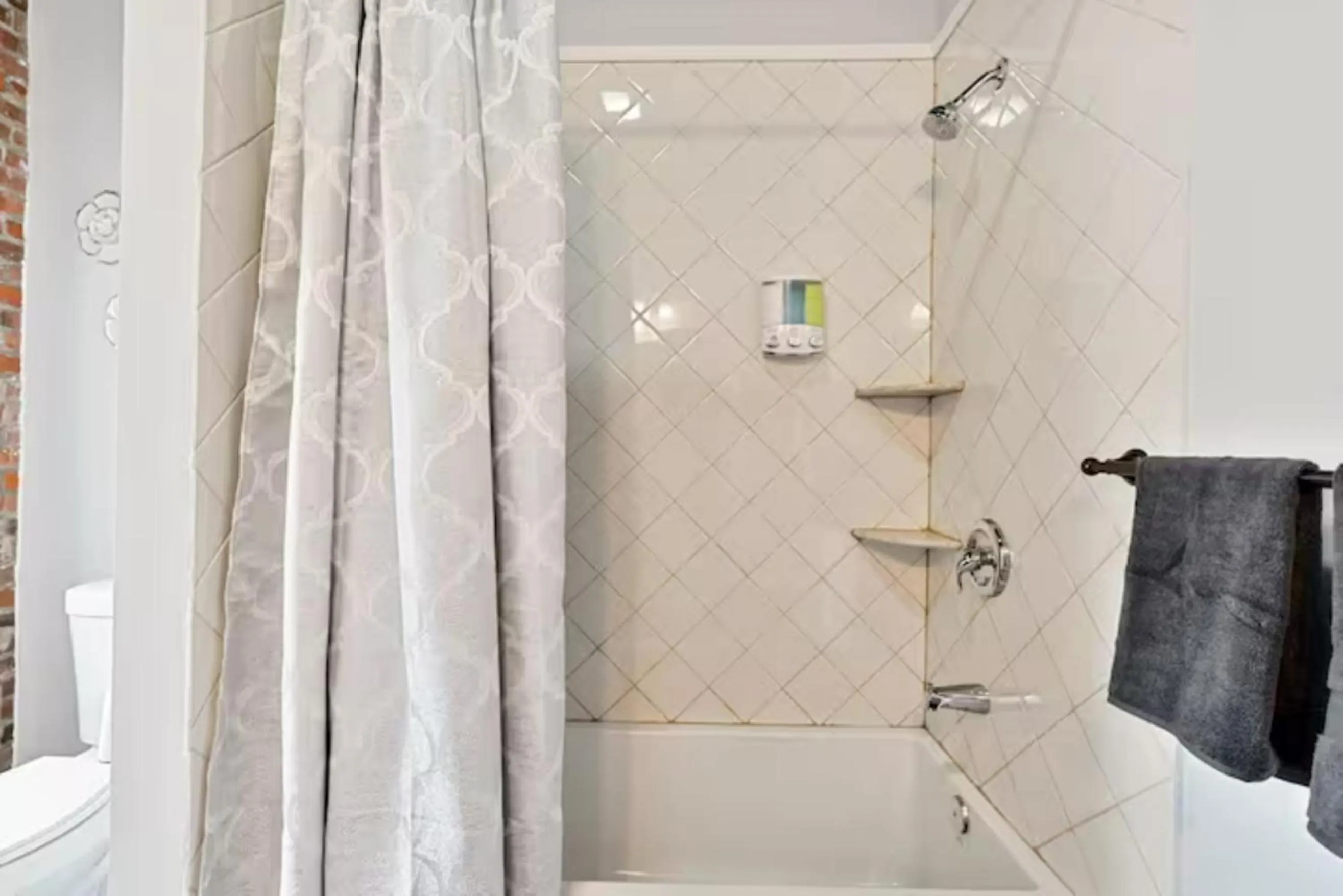 Bathroom in Urban Oasis Ed Sheeran Vibes 15 Mins Away