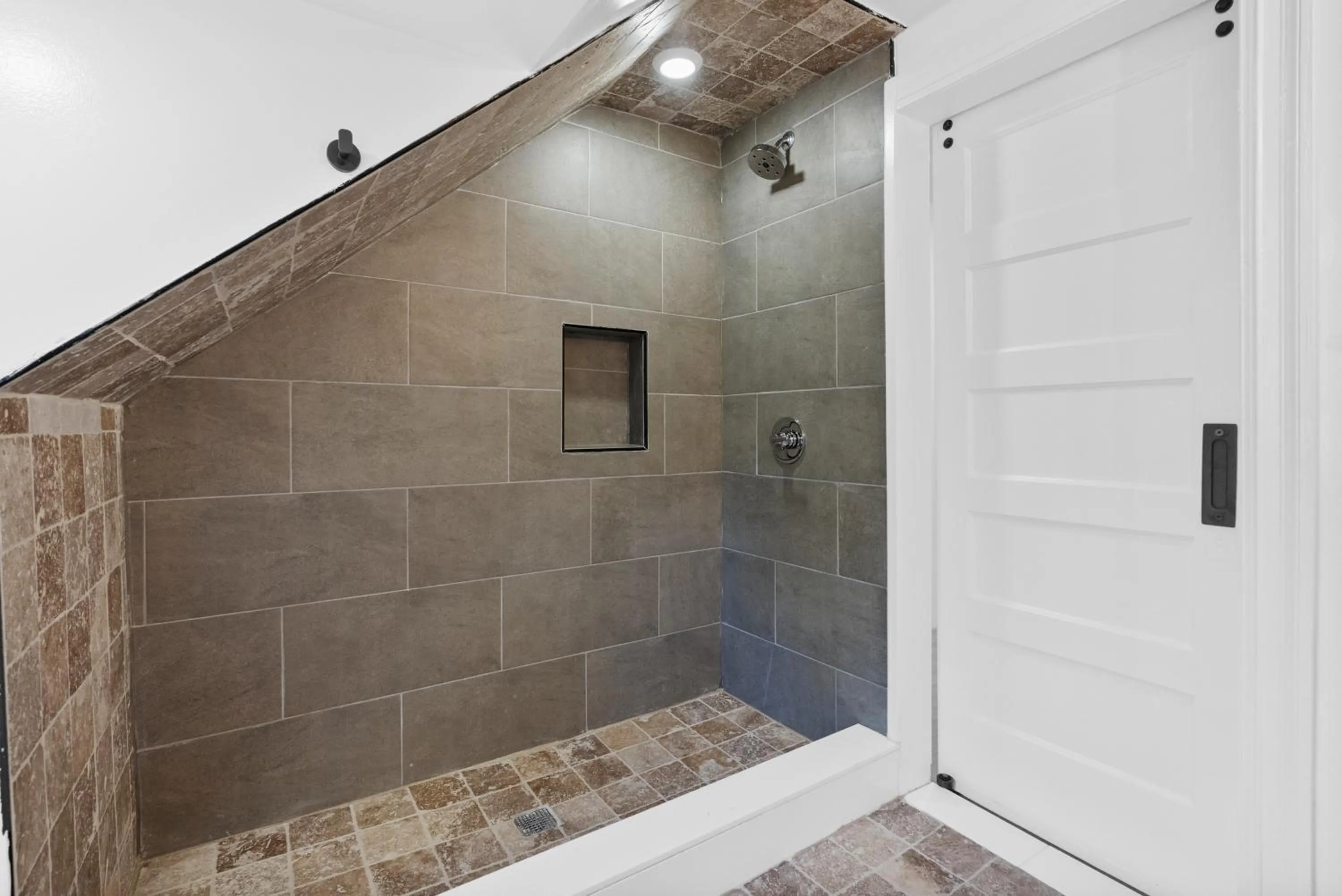 Bathroom in Urban Oasis Ed Sheeran Vibes 15 Mins Away