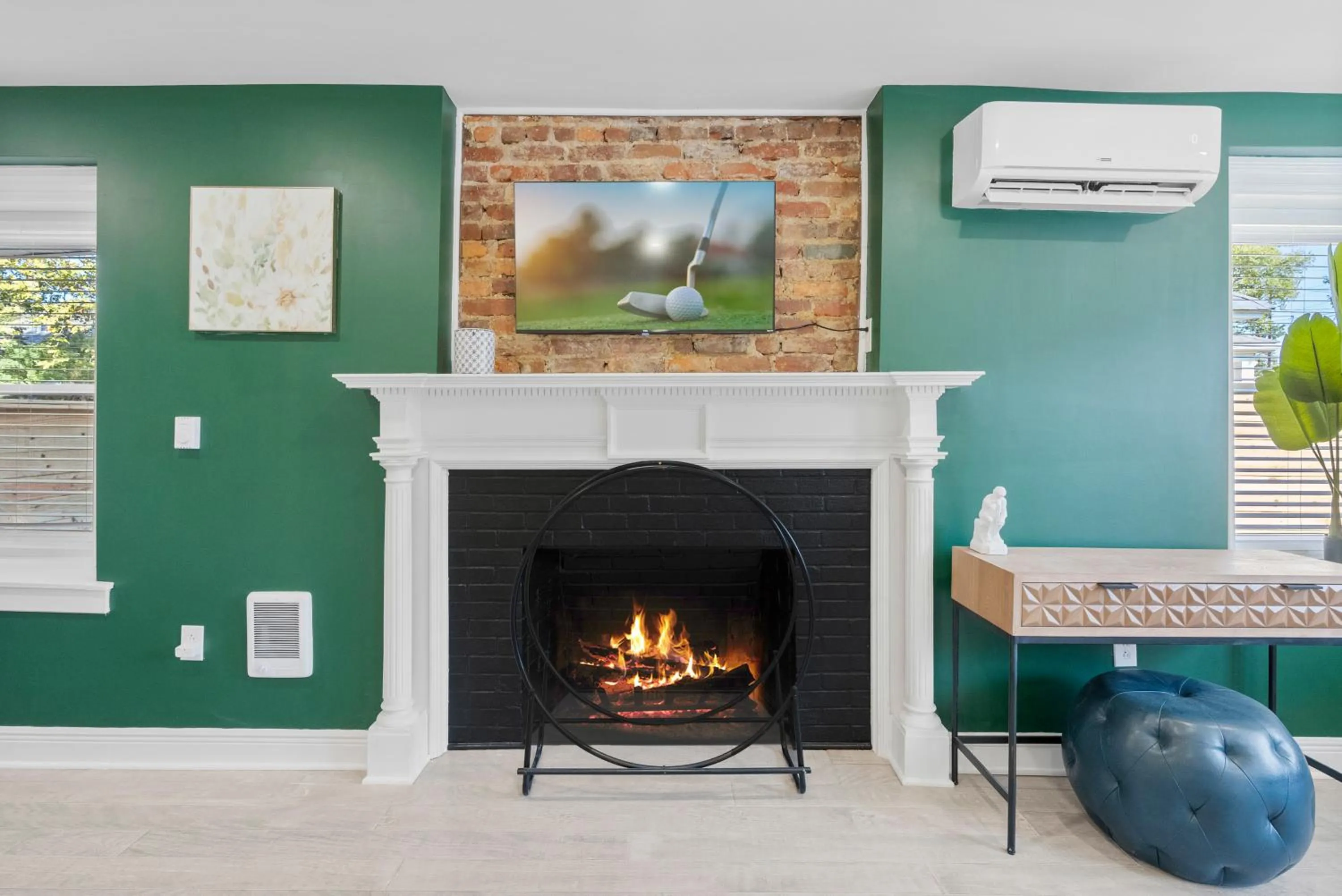 Bedroom in Urban Oasis Ed Sheeran Vibes 15 Mins Away