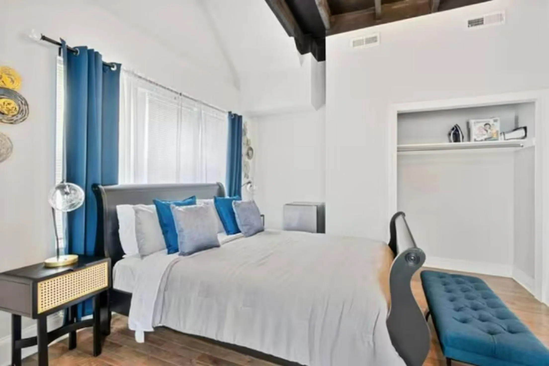 Kitchen or kitchenette, Bed in Urban Oasis Ed Sheeran Vibes 15 Mins Away