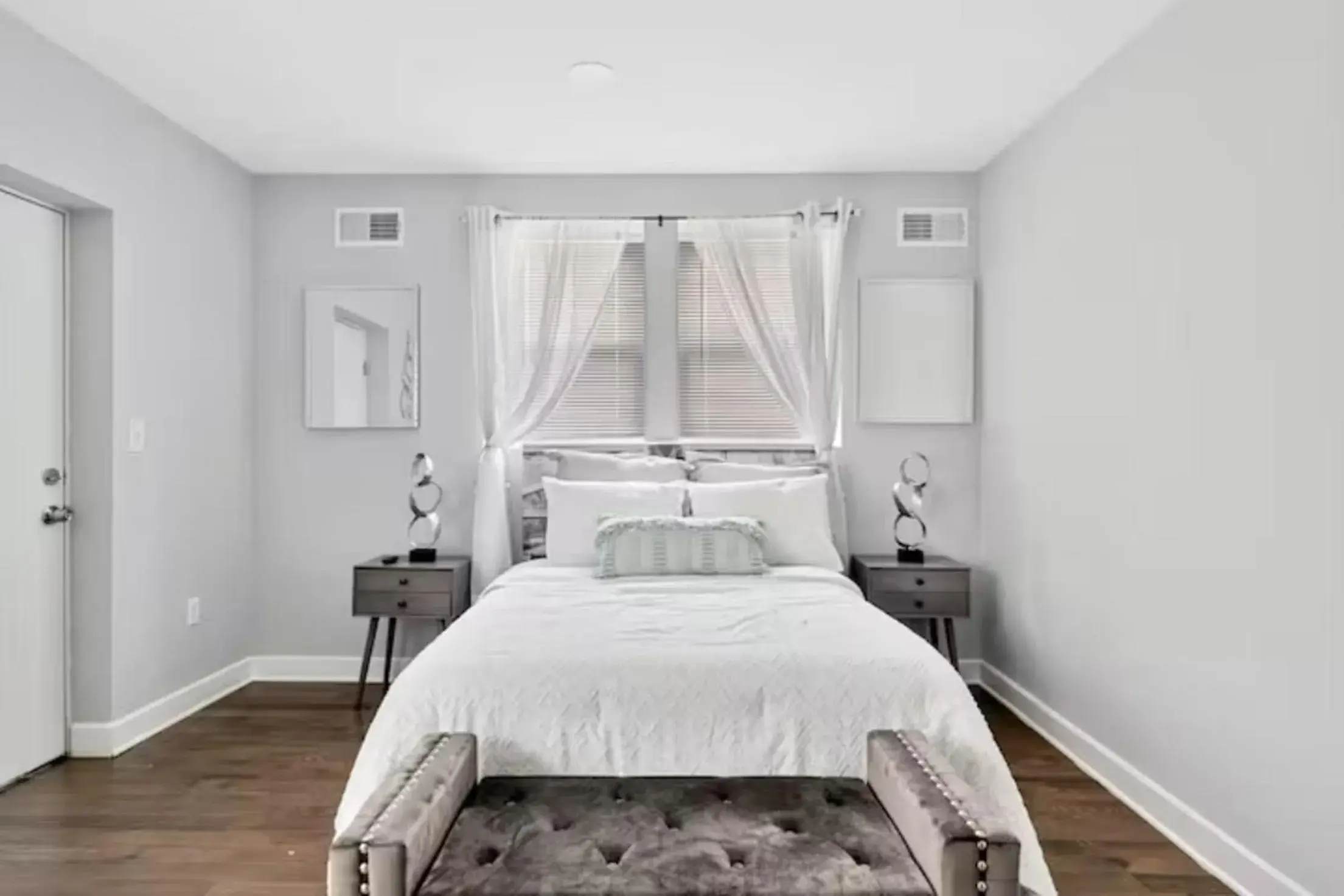 One-Bedroom Apartment in Urban Oasis Ed Sheeran Vibes 15 Mins Away One-Bedroom Apartment in Urban Oasis Ed Sheeran Vibes 15 Mins Away