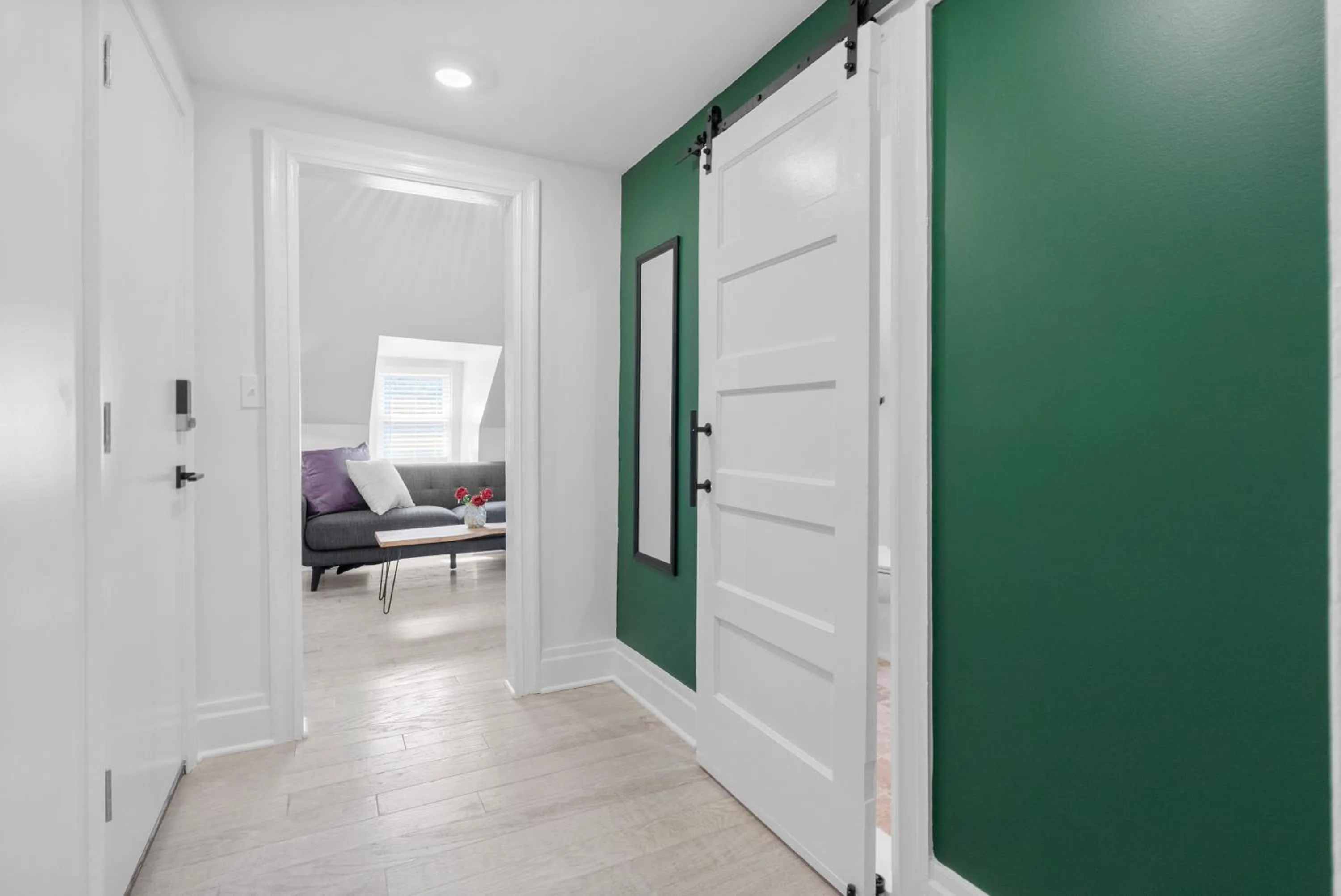 Bedroom in Urban Oasis Ed Sheeran Vibes 15 Mins Away