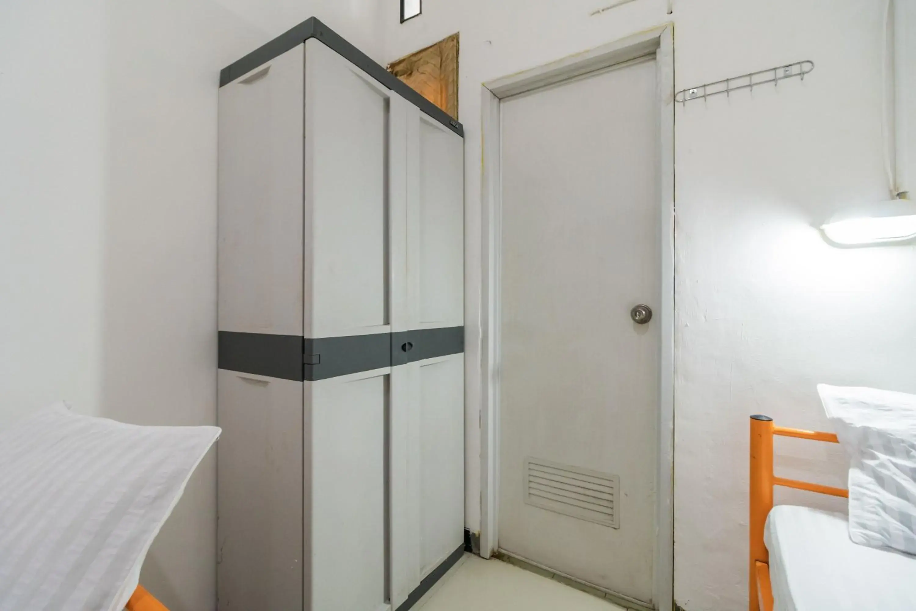 Bedroom, Bed in RedDoorz near Terminal Bubulak Bogor Bedroom, Bed in RedDoorz near Terminal Bubulak Bogor