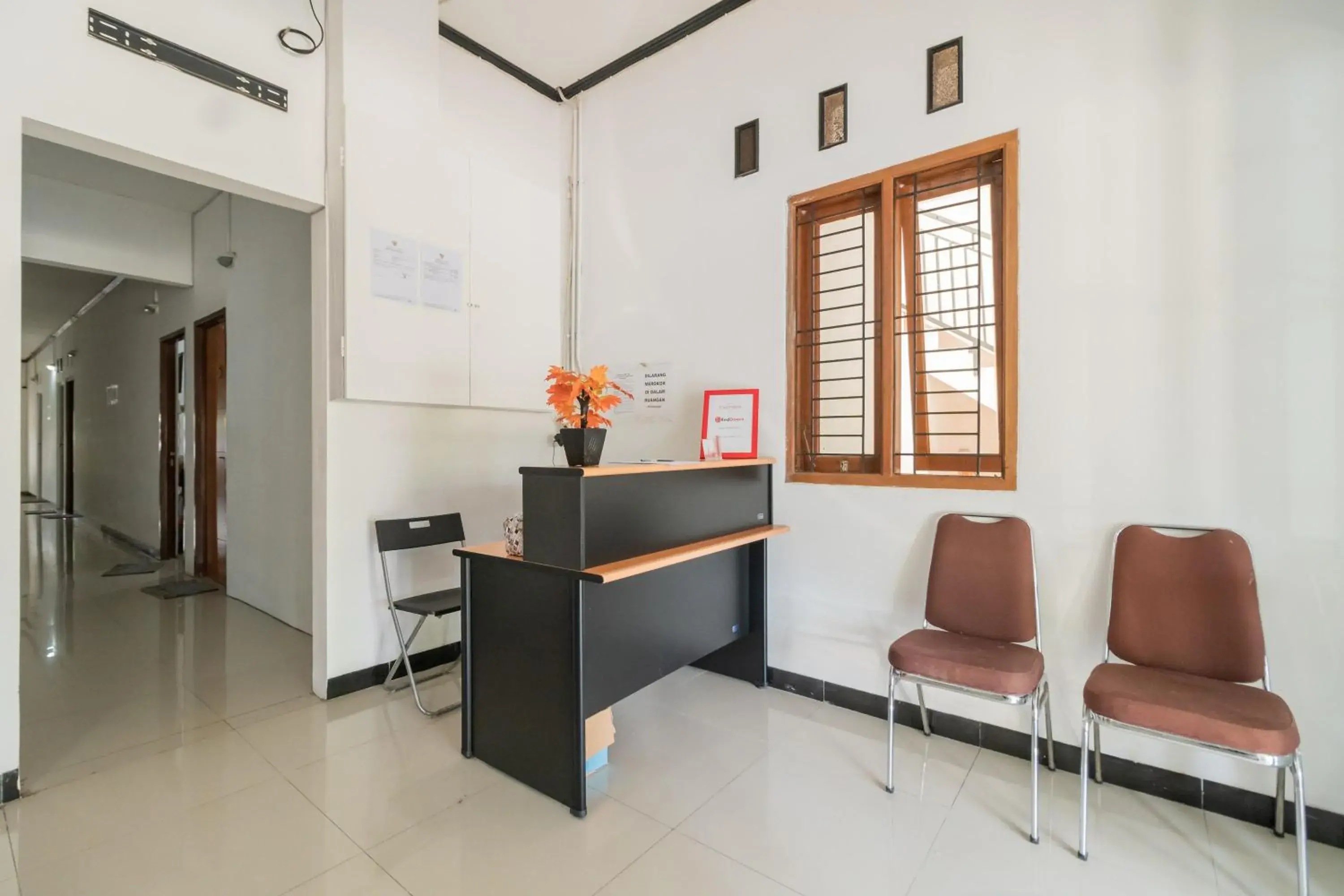 Lobby or reception in RedDoorz near Terminal Bubulak Bogor Lobby or reception in RedDoorz near Terminal Bubulak Bogor