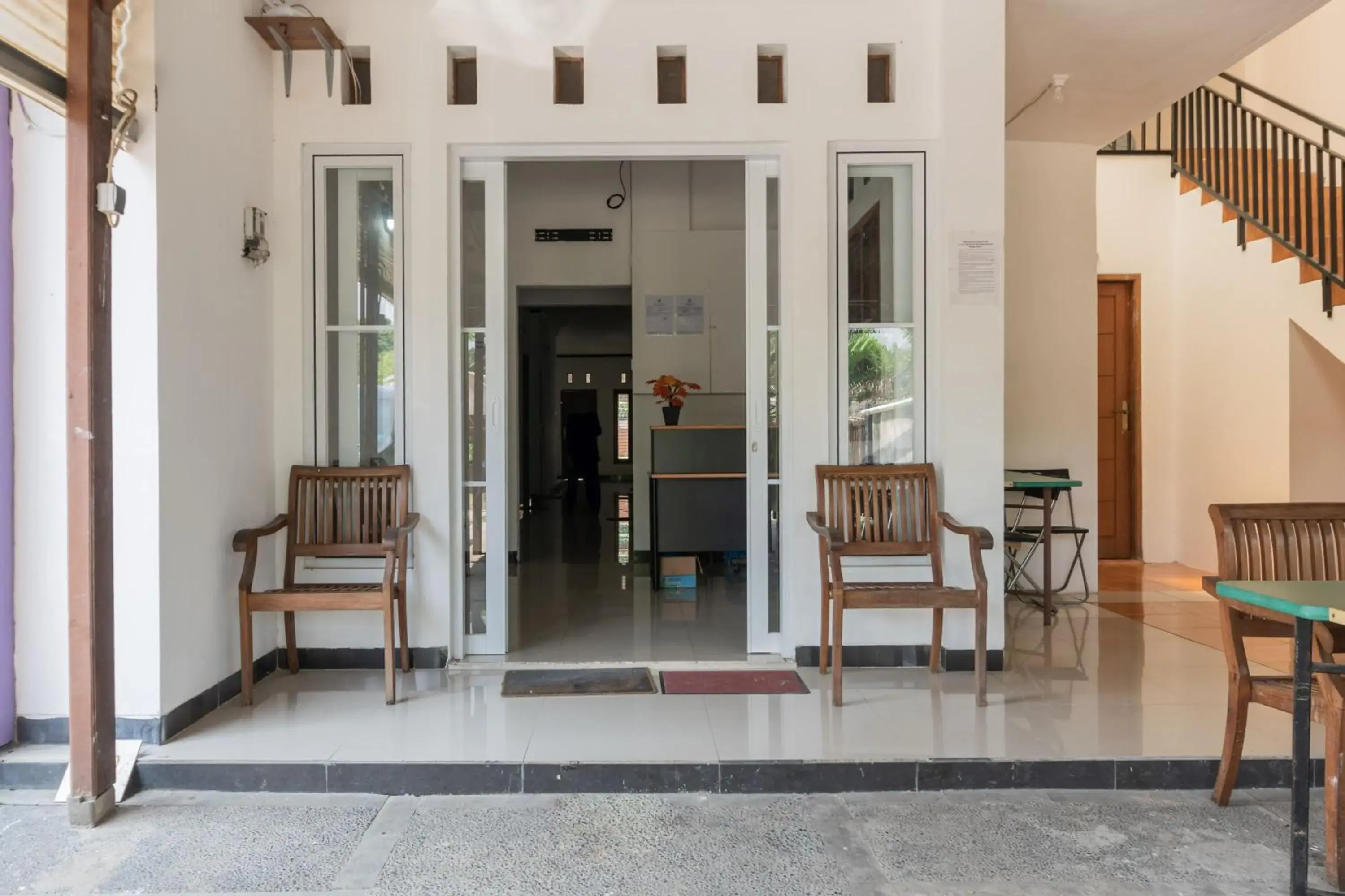 Facade/entrance in RedDoorz near Terminal Bubulak Bogor Facade/entrance in RedDoorz near Terminal Bubulak Bogor