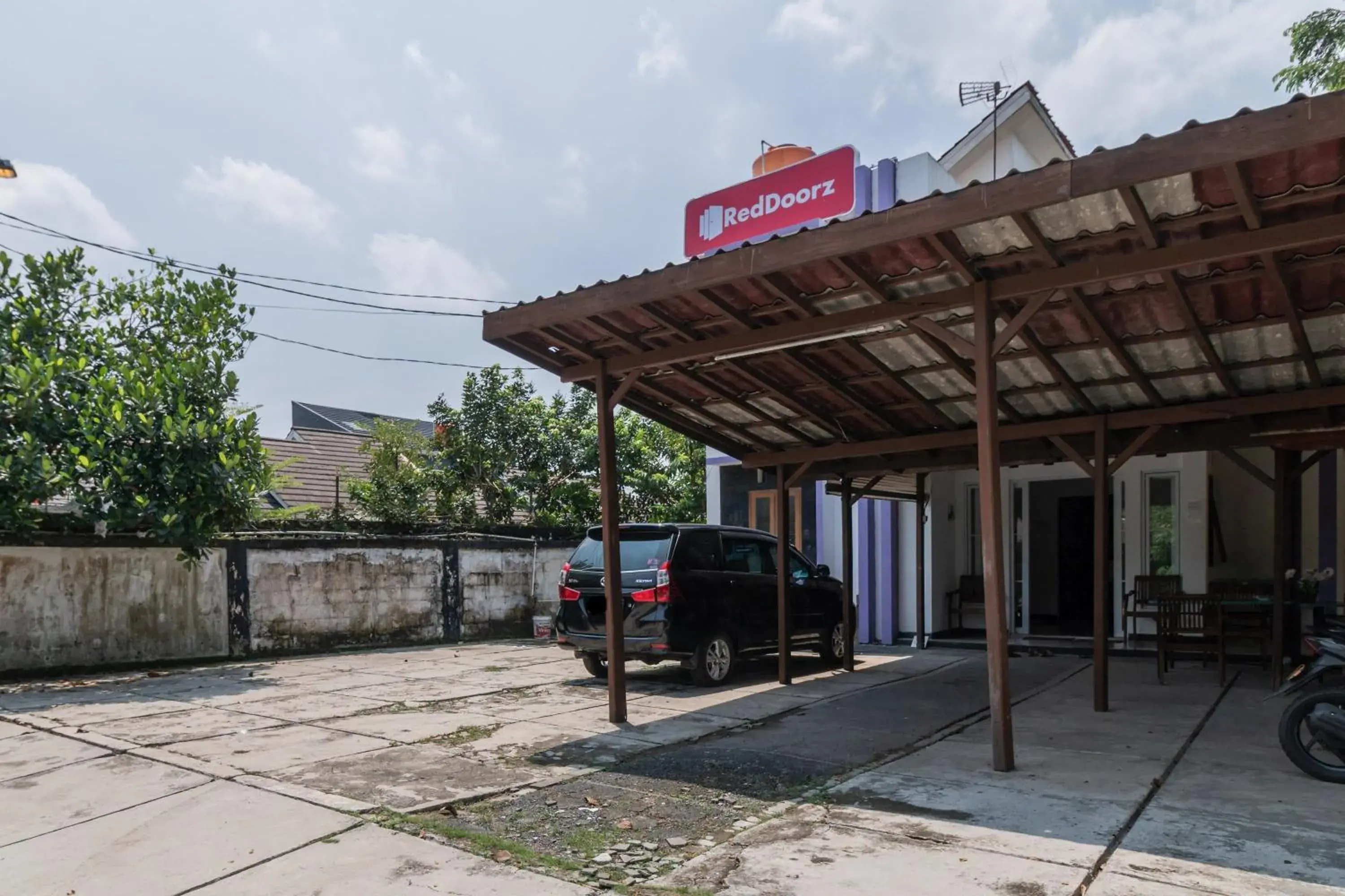 Property building in RedDoorz near Terminal Bubulak Bogor Property building in RedDoorz near Terminal Bubulak Bogor