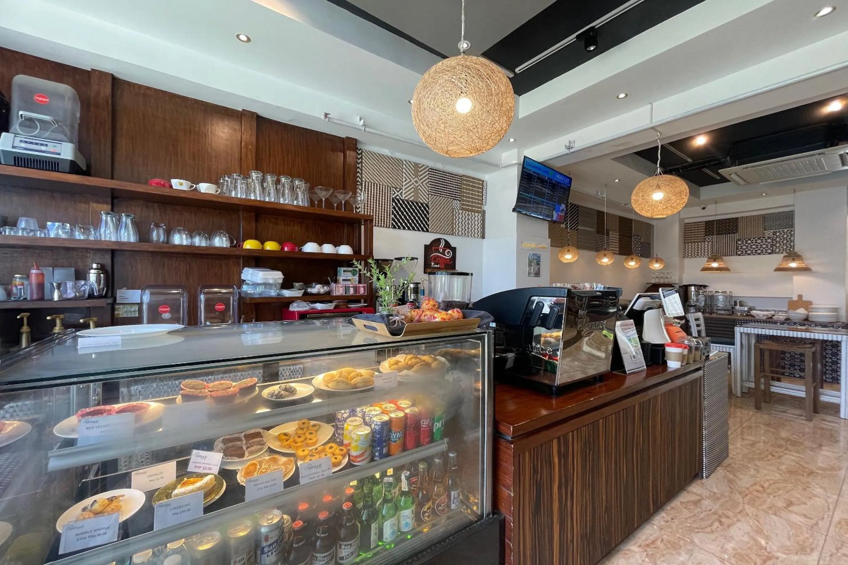 Restaurant/places to eat in Attic Capsule Hotel