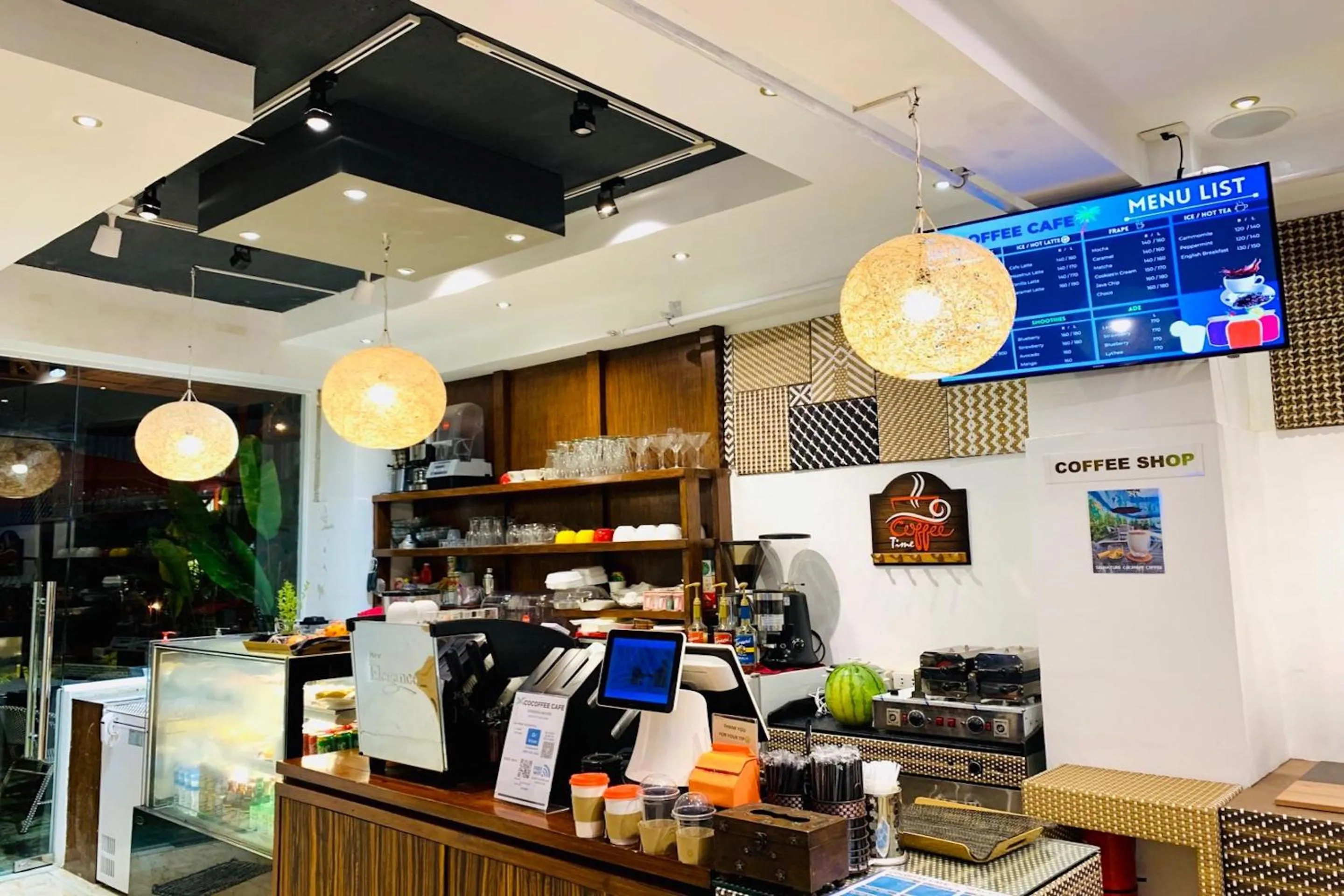 Restaurant/places to eat in Attic Capsule Hotel