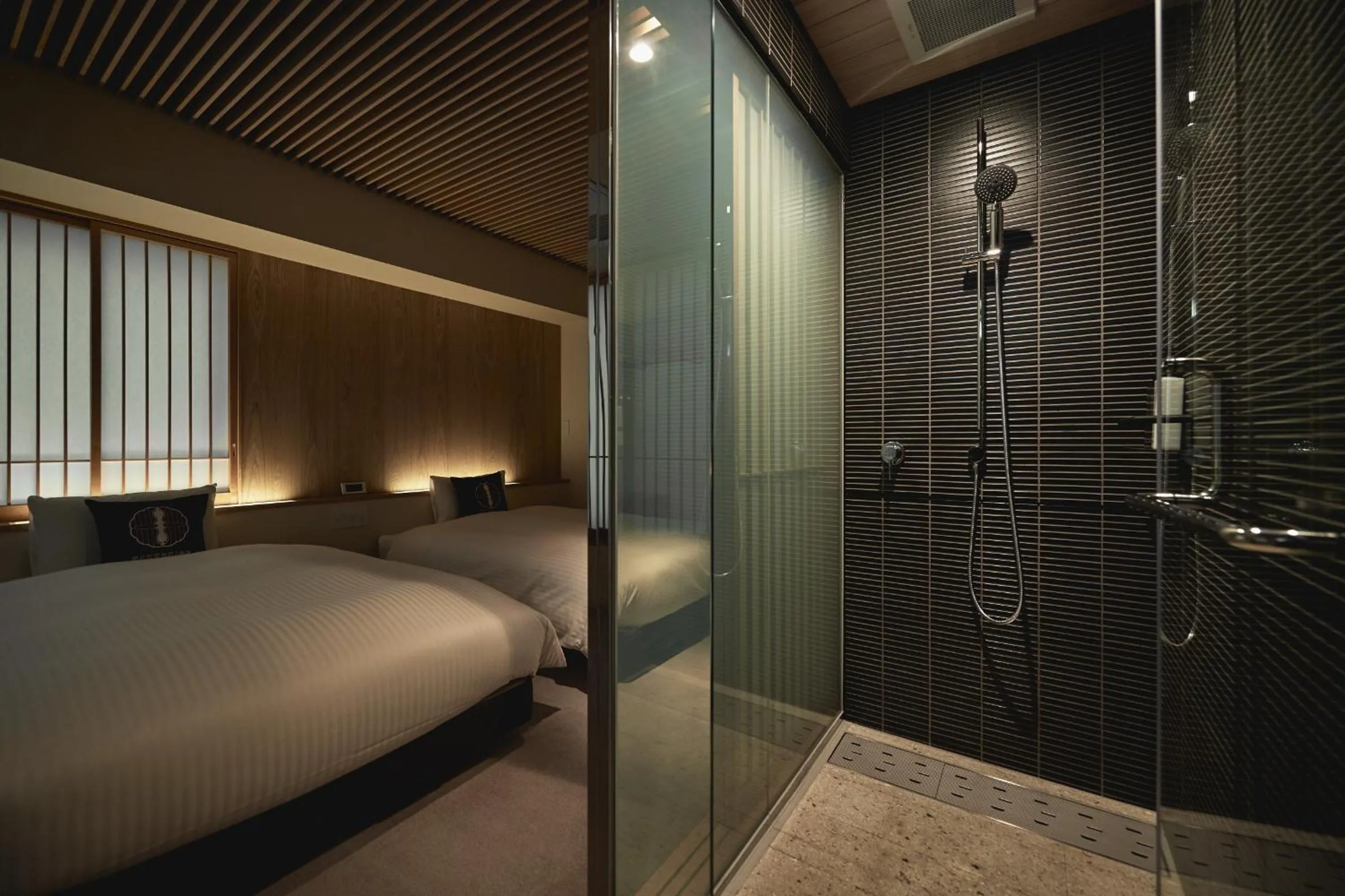 Shower in THE HOTELS HAKATA Harushige SHINKAN
