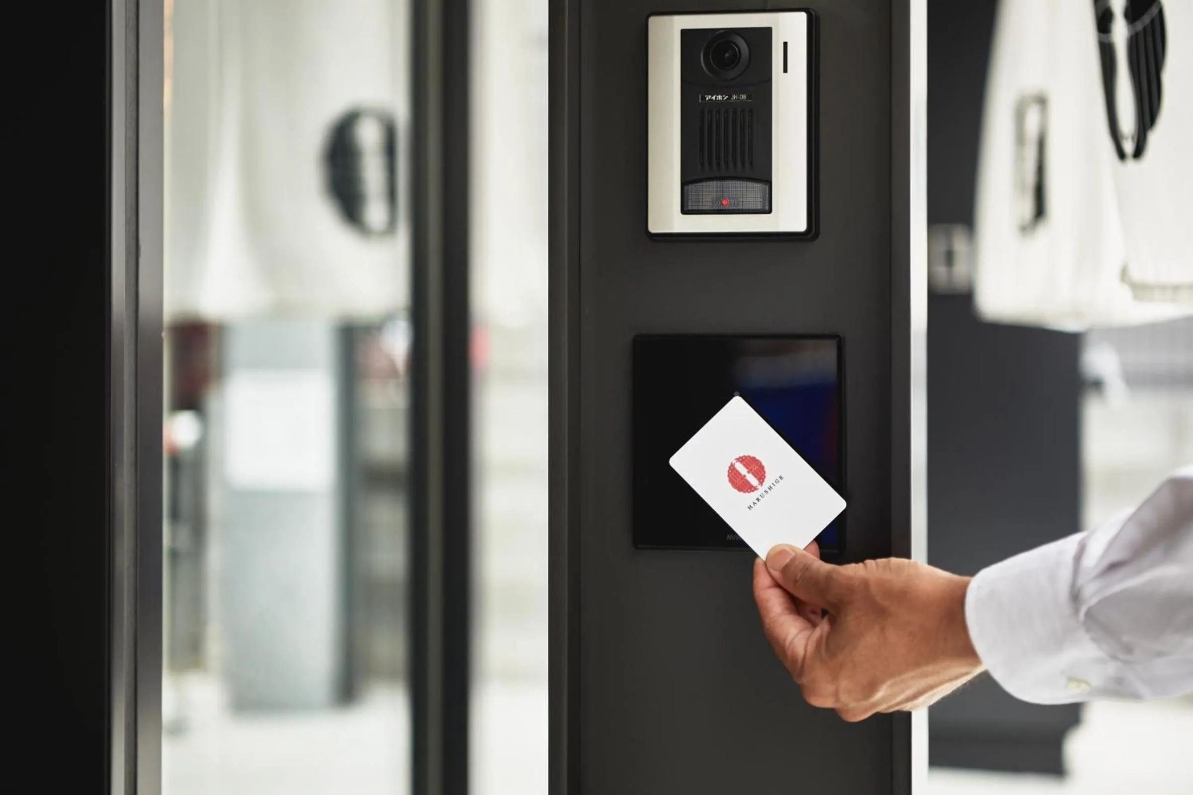 Logo/Certificate/Sign in THE HOTELS HAKATA Harushige SHINKAN