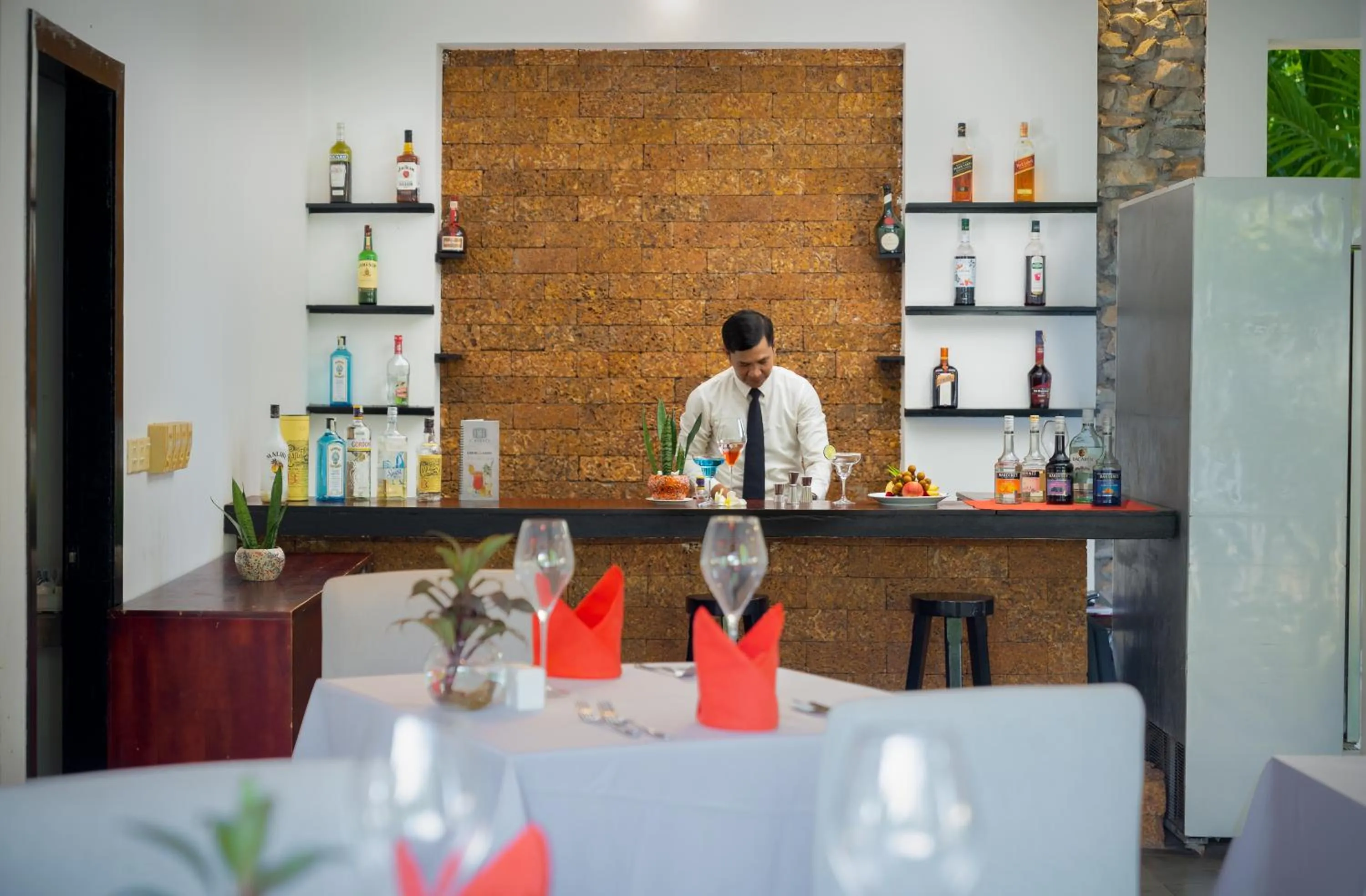 Restaurant/places to eat in Bopha Watbo Residence