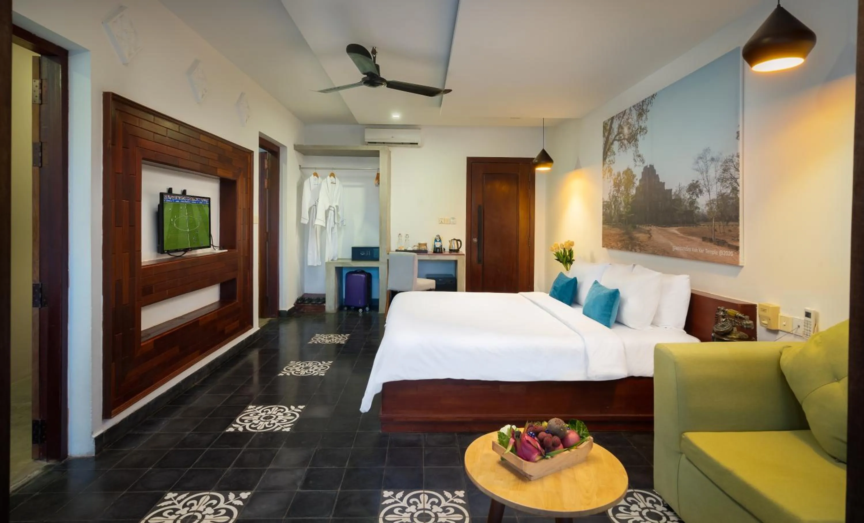 Living room, Bed in Bopha Watbo Residence