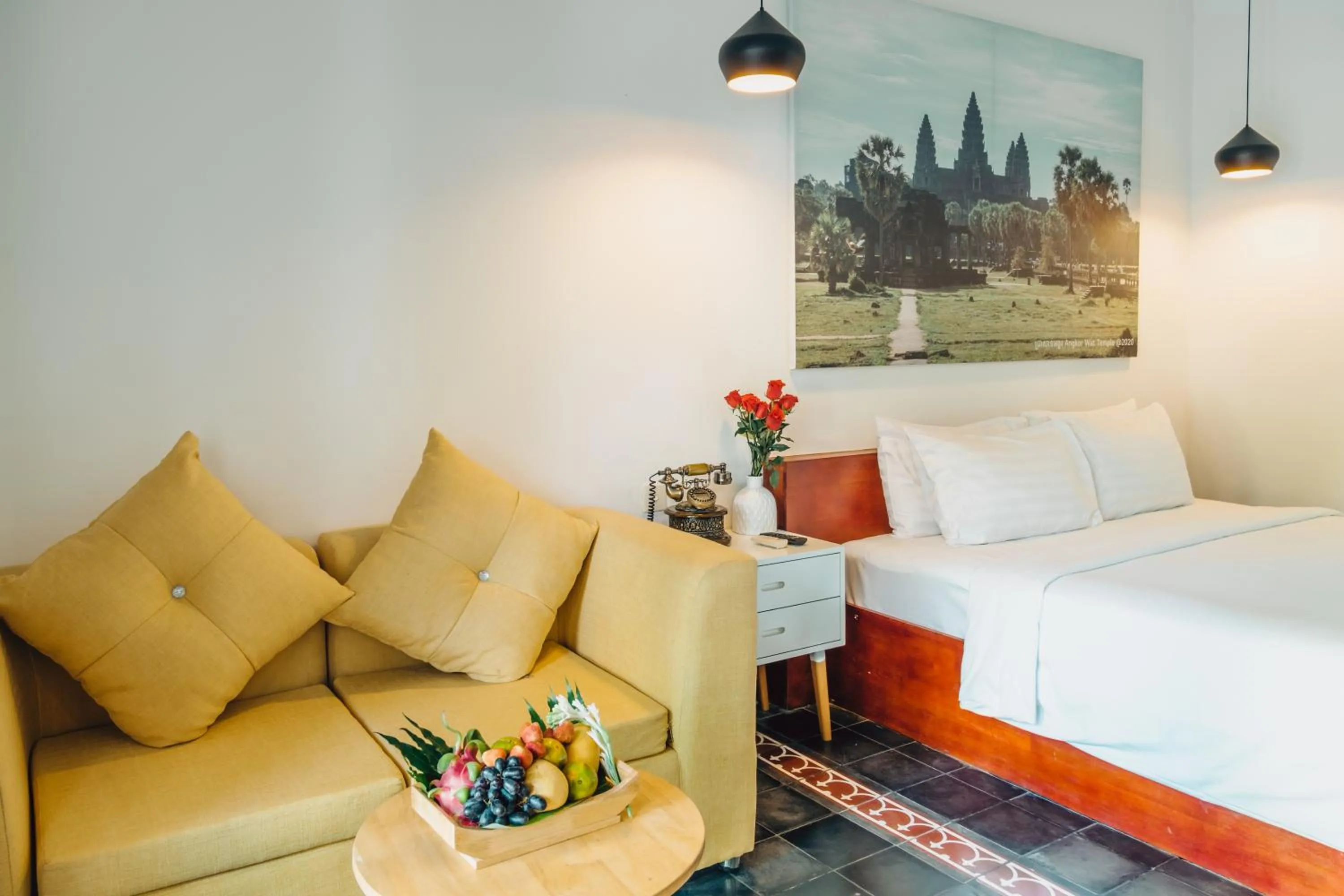 Seating area, Bed in Bopha Watbo Residence