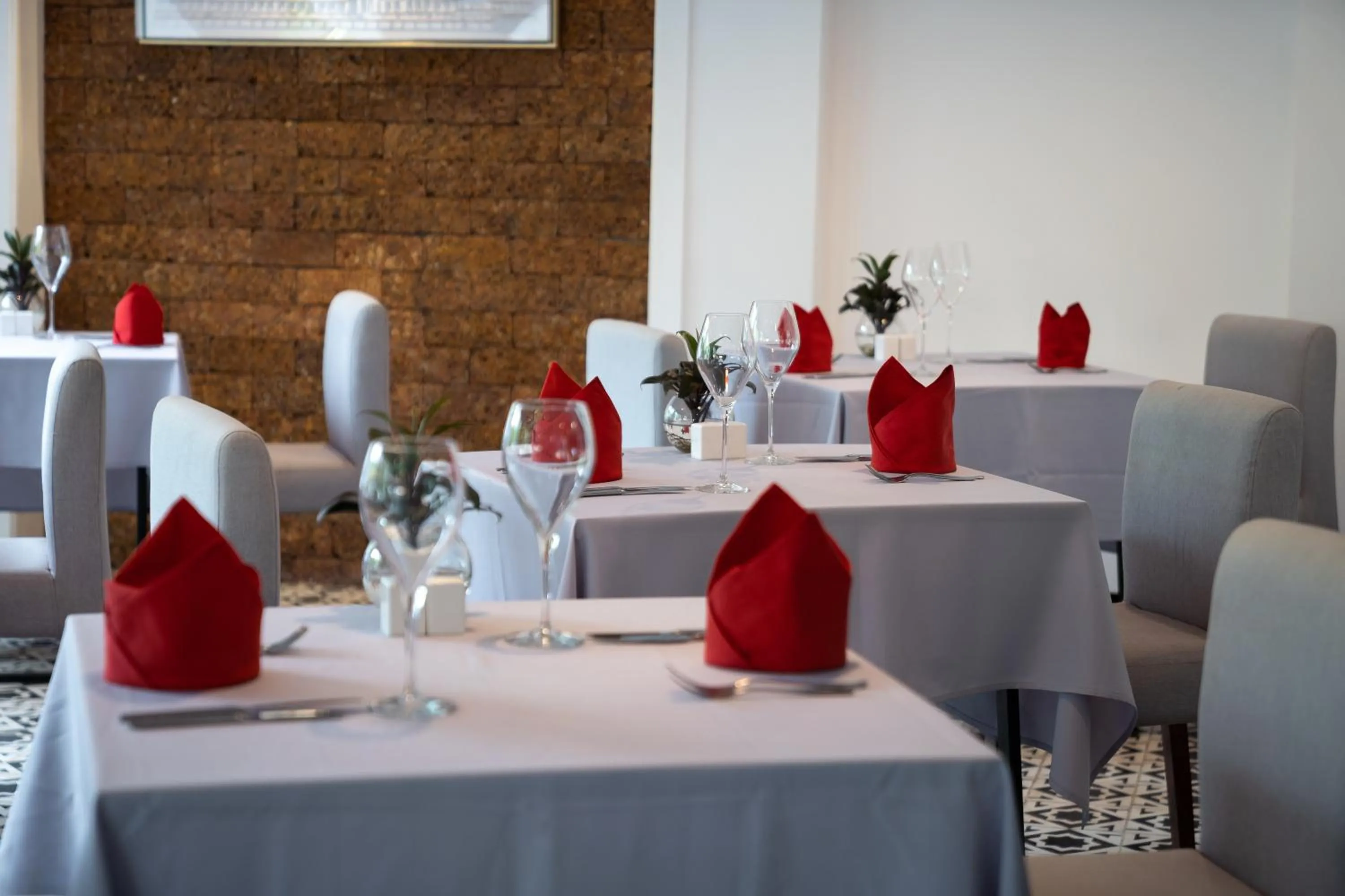 Restaurant/places to eat in Bopha Watbo Residence