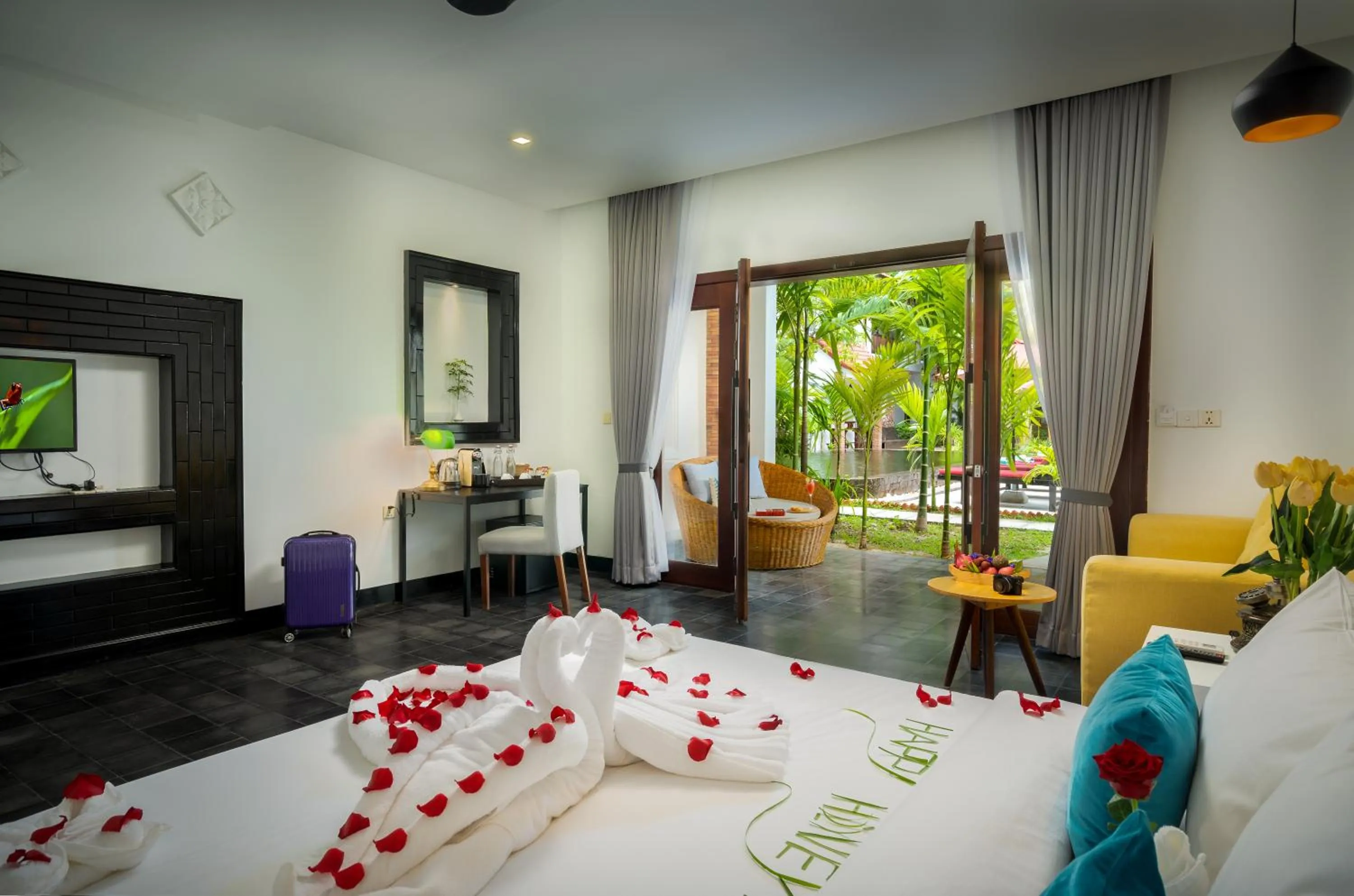 Communal lounge/ TV room, Bed in Bopha Watbo Residence