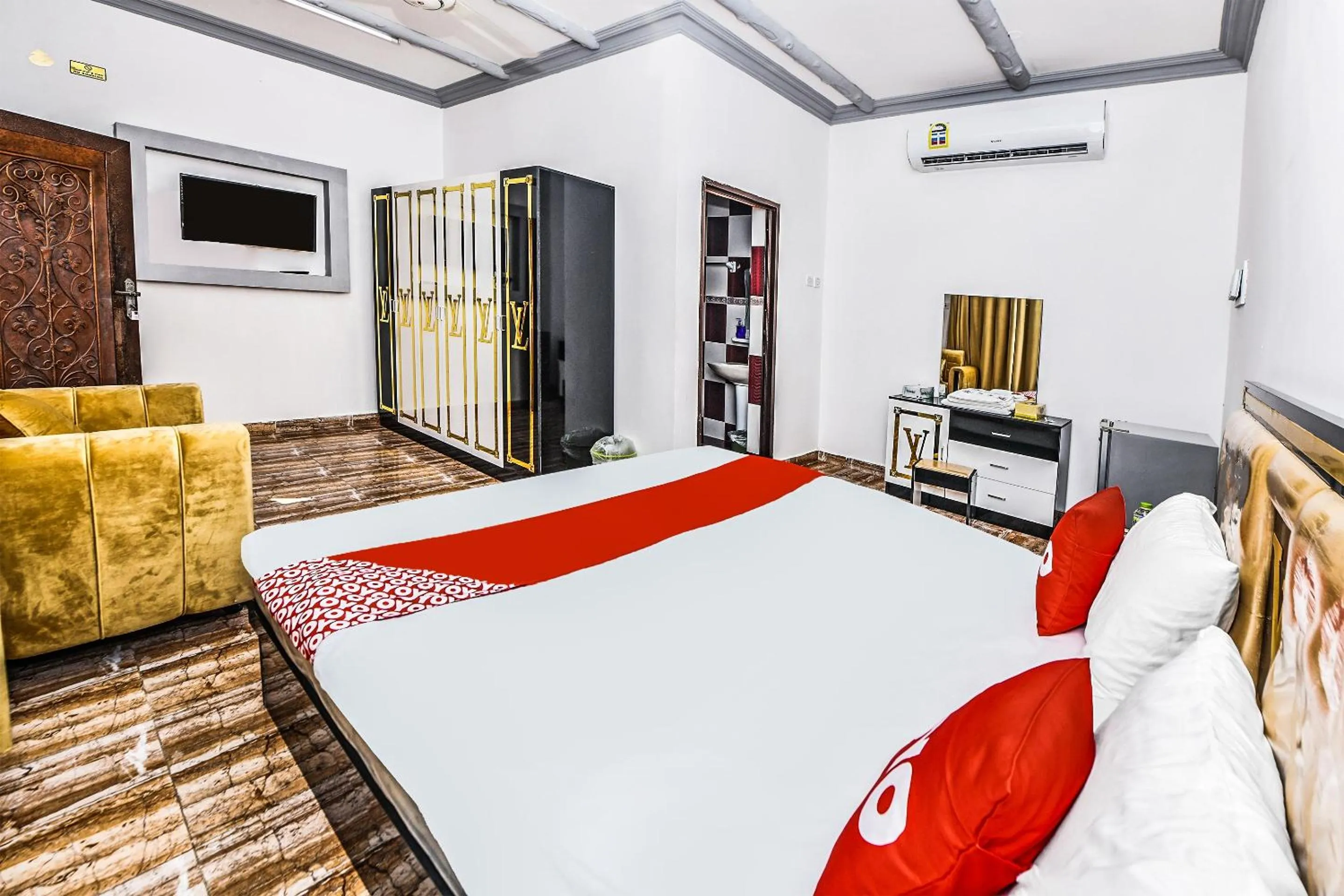 Bedroom, Bed in OYO 138 Gulf Sand Motel