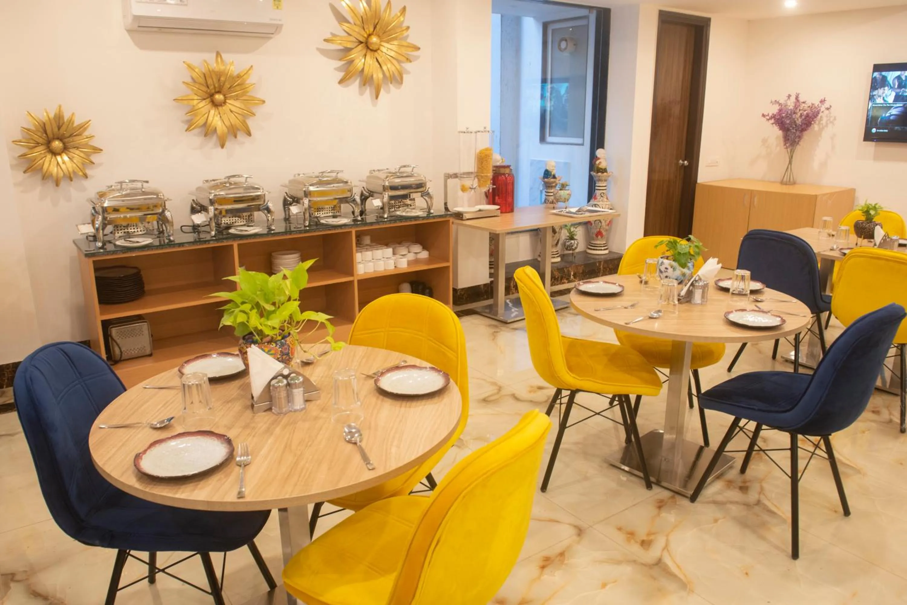 Restaurant/places to eat in Posh Residency Artemis Hospital Road Gurgaon