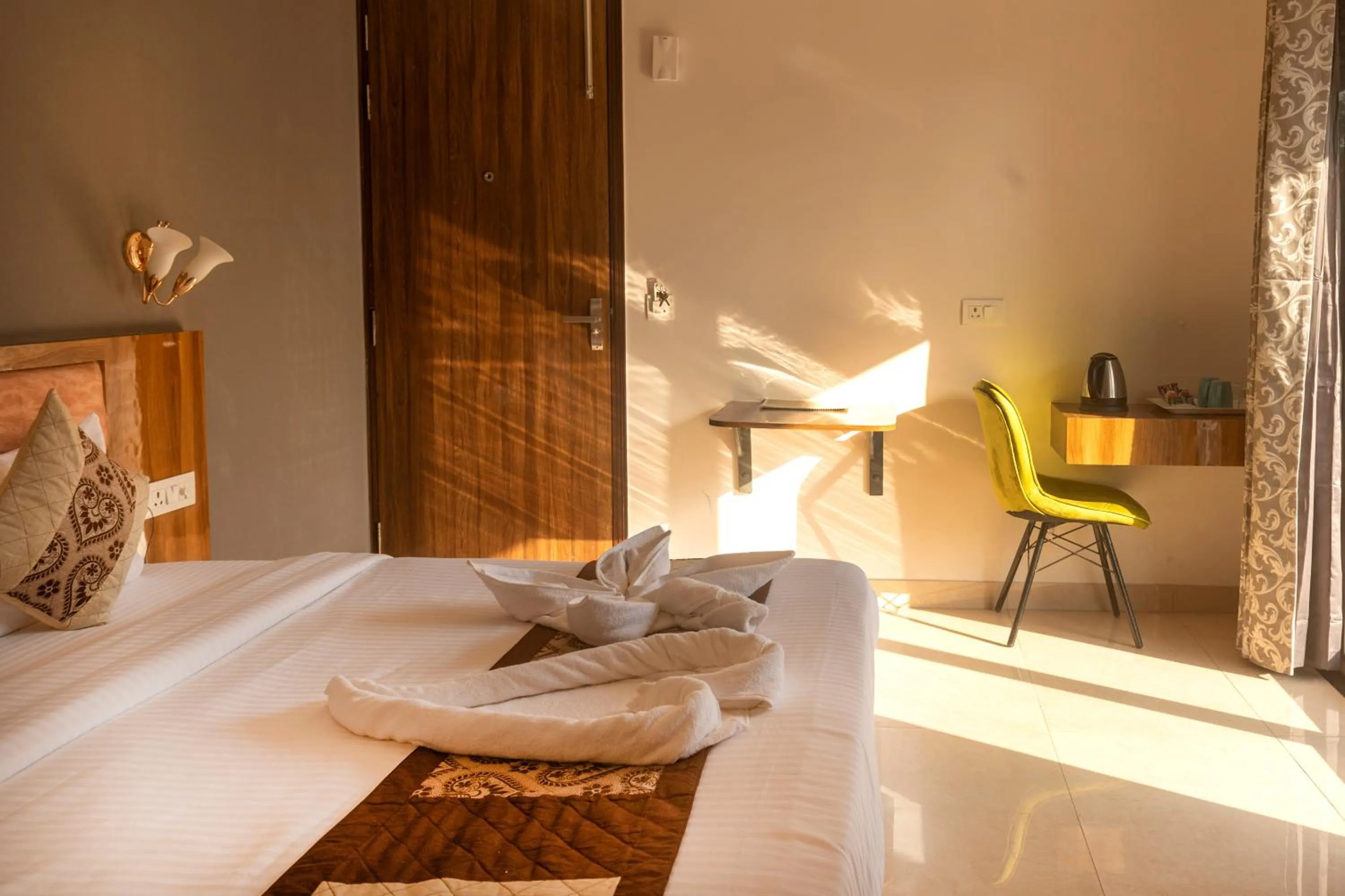 Bed in Posh Residency Artemis Hospital Road Gurgaon