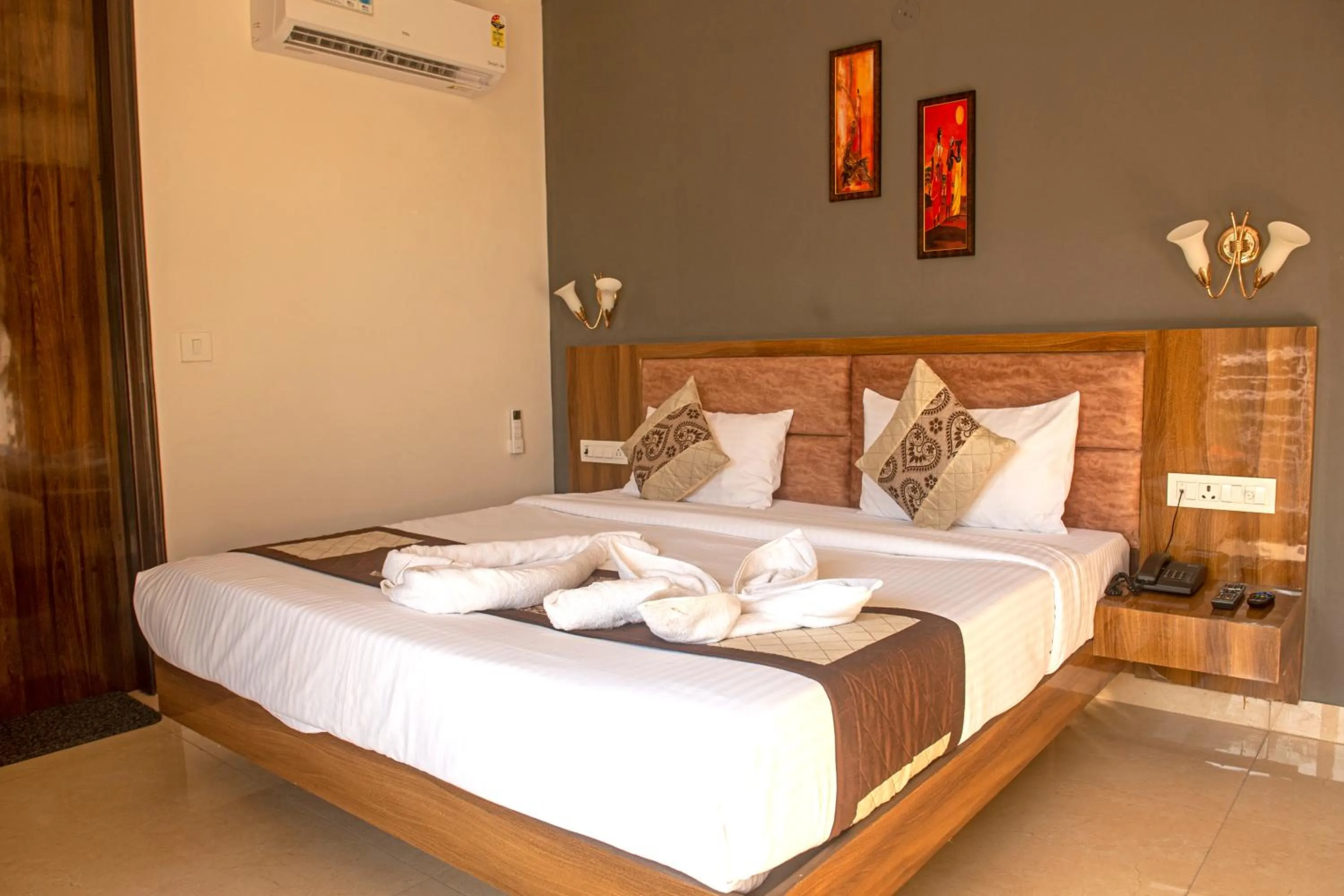 Bed in Posh Residency Artemis Hospital Road Gurgaon