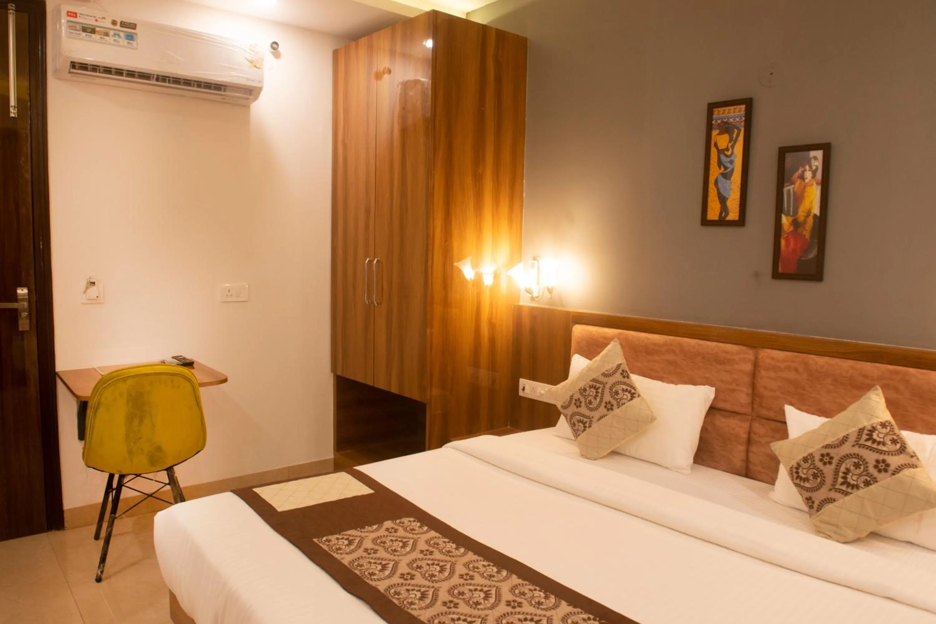 Bed in Posh Residency Artemis Hospital Road Gurgaon