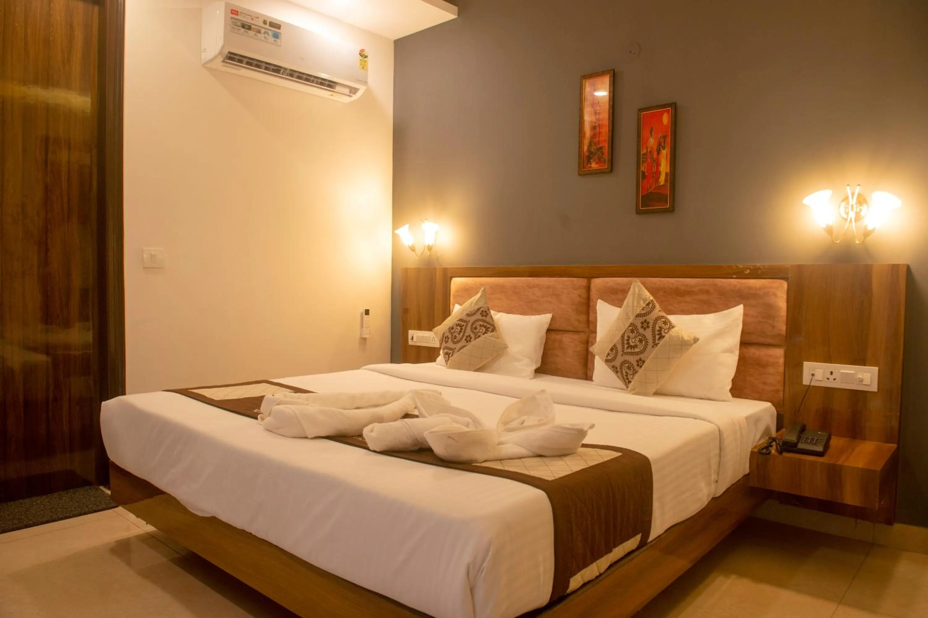 Bed in Posh Residency Artemis Hospital Road Gurgaon