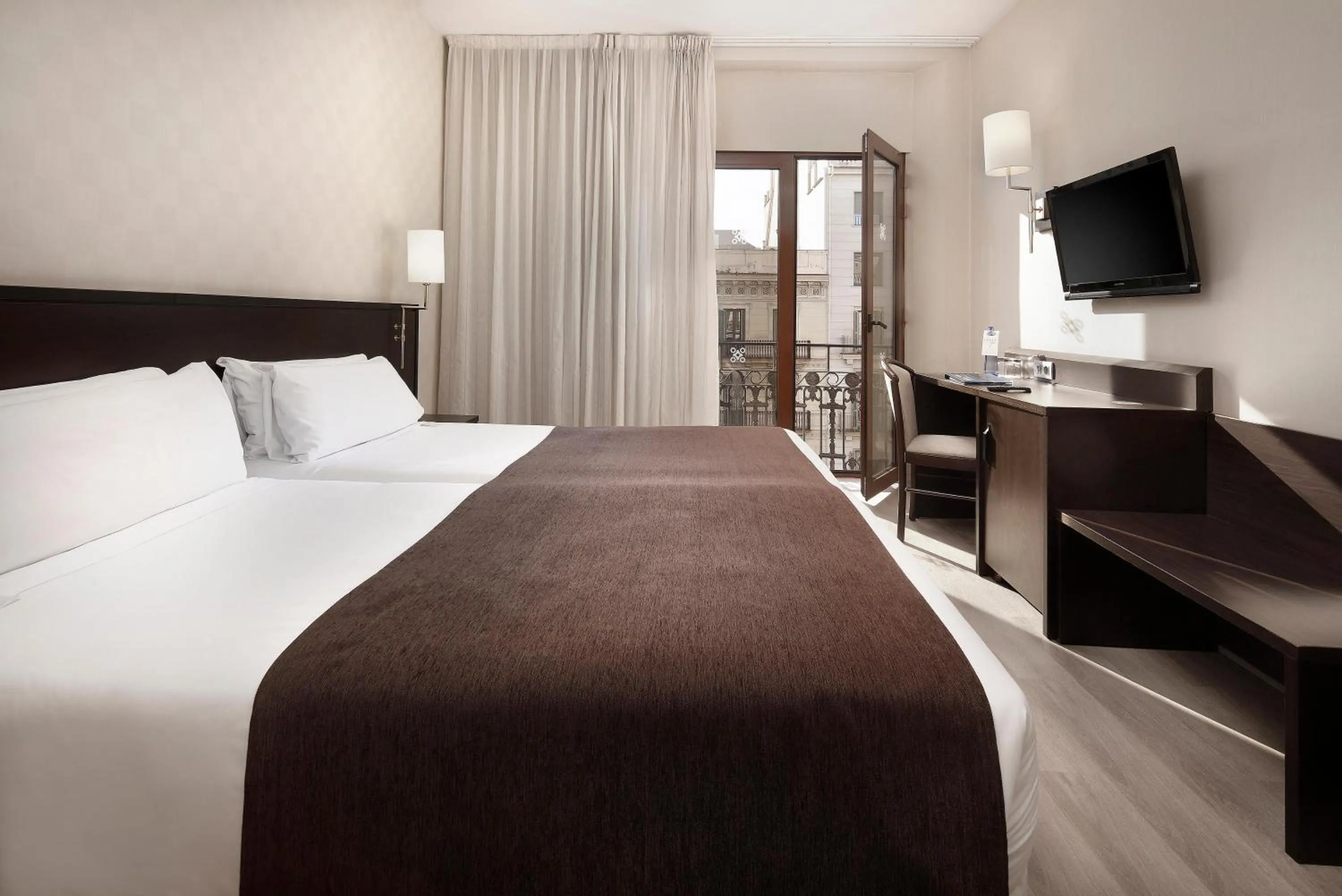 Photo of the whole room, Bed in HCC Regente