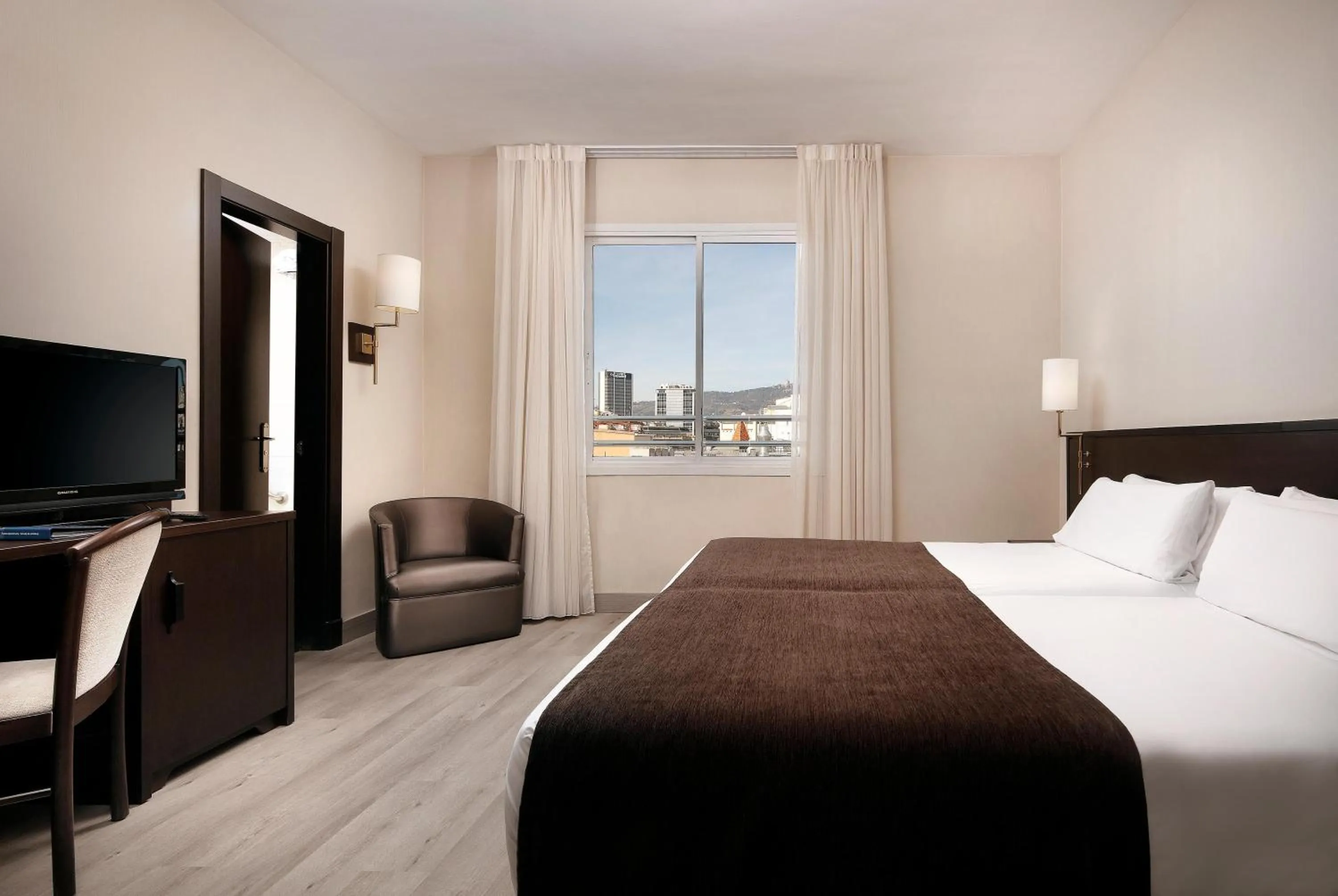 Photo of the whole room, Bed in HCC Regente