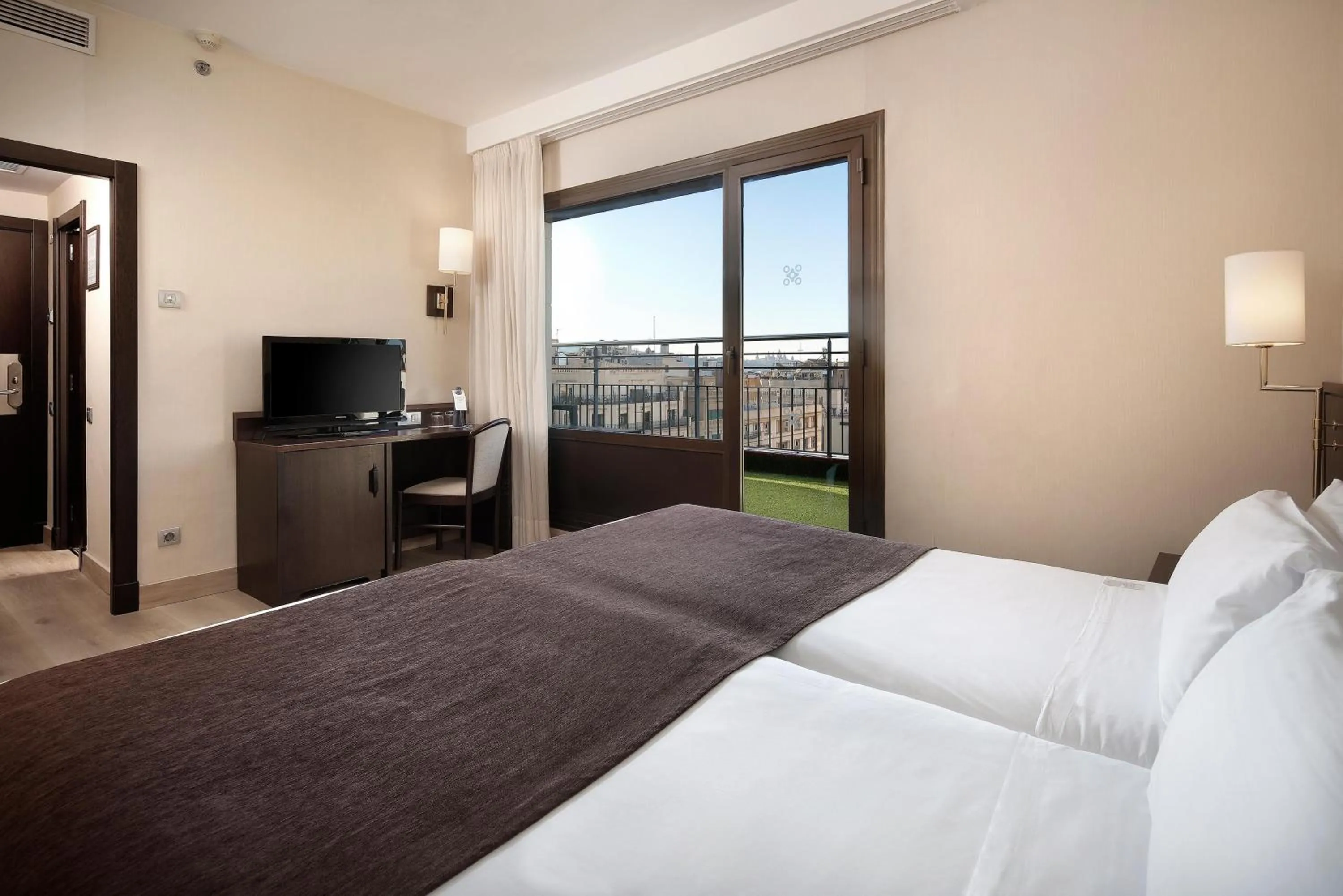 Photo of the whole room, Bed in HCC Regente