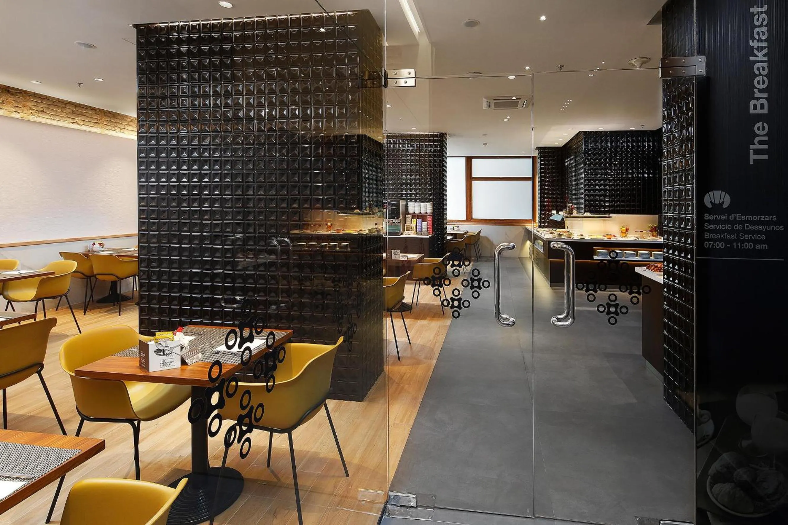 Restaurant/places to eat in HCC Regente