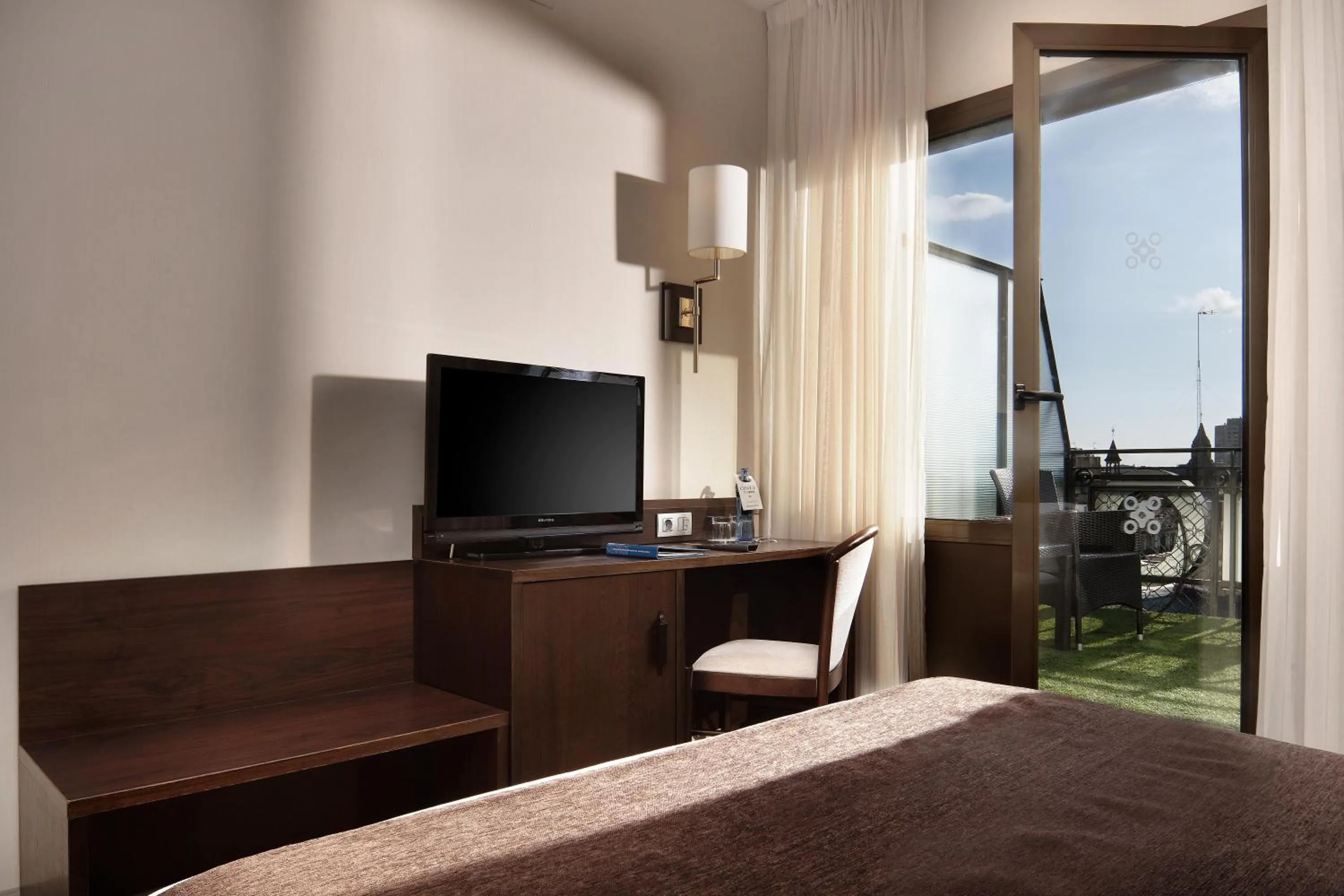 Photo of the whole room, Bed in HCC Regente