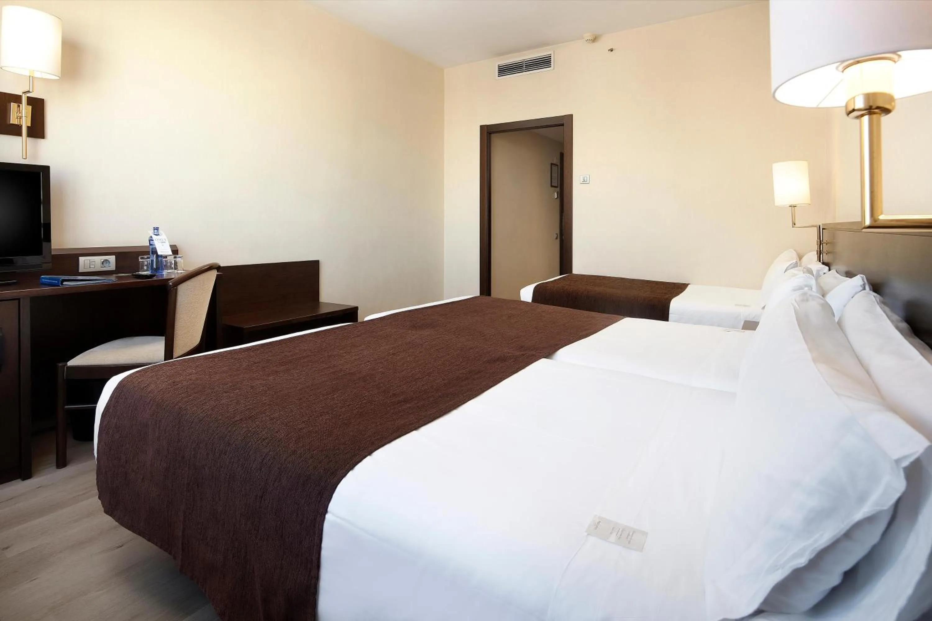 Photo of the whole room, Bed in HCC Regente